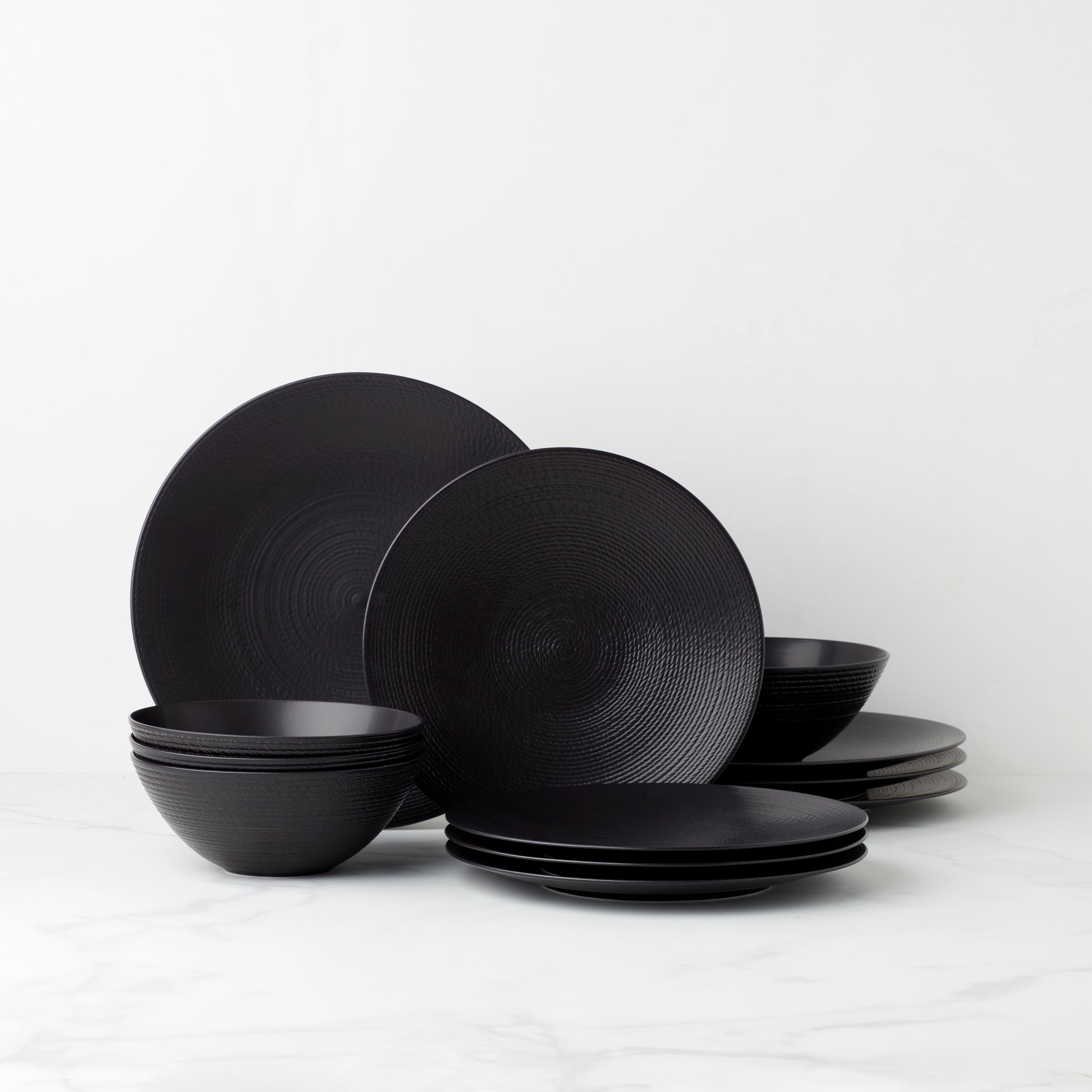 LX Collective Black 12-Piece Dinnerware Set - Porcelain Plates, Bowls & Mugs for 4 People - Elegant Tableware for Dinner Parties, Family Meals & Everyday Use