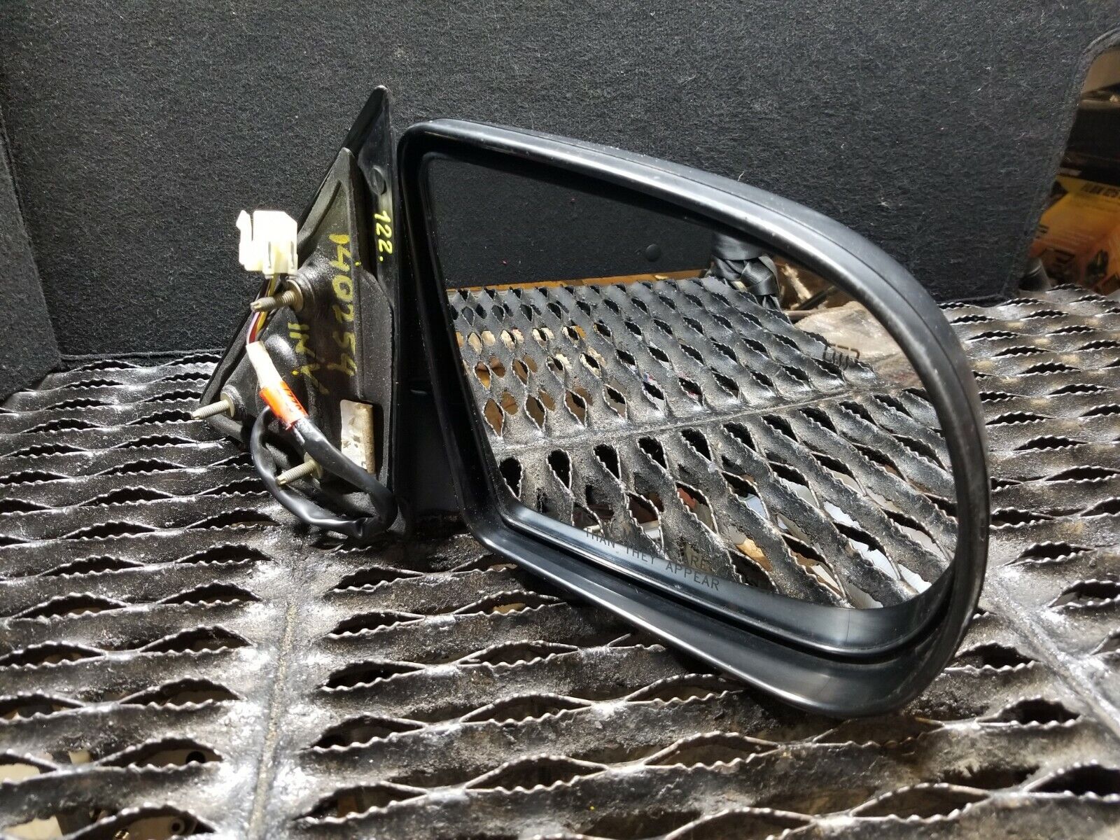 2002 Chevrolet Blazer Right Passenger Side View Mirror - OEM Replacement Part - Perfect for Door Repair & Safe Driving