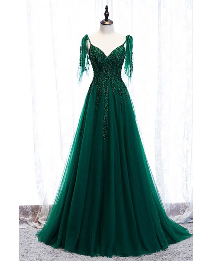 Elegant Green Tulle Formal Long Prom Dress with Floral Appliques - Perfect for Homecoming, Evening Gala & Special Occasions