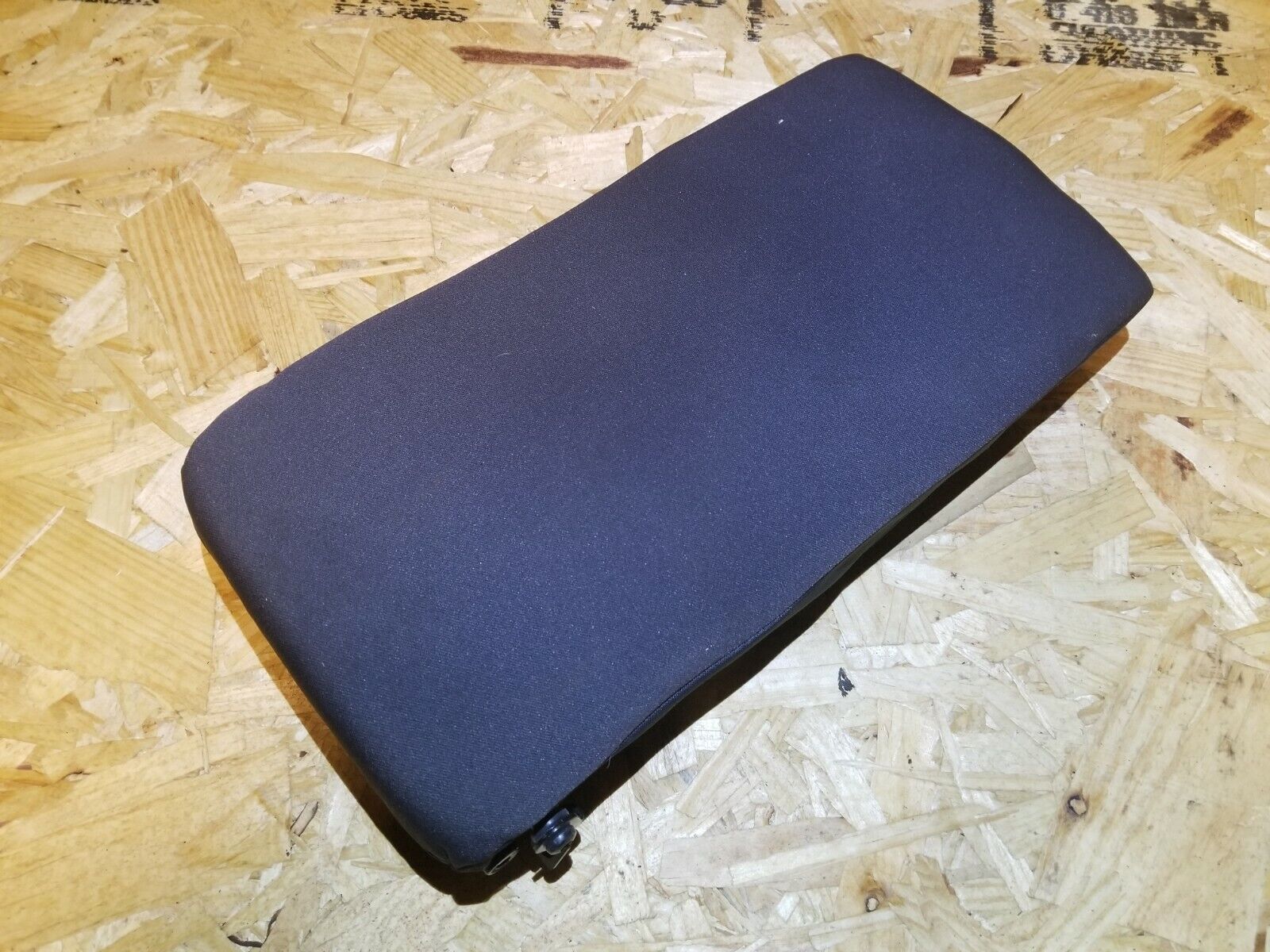 2005-2007 Volvo S40 Rear Seat Armrest with Cup Holder - OEM Replacement Part for Comfort & Convenience - Perfect for Road Trips & Family Travel