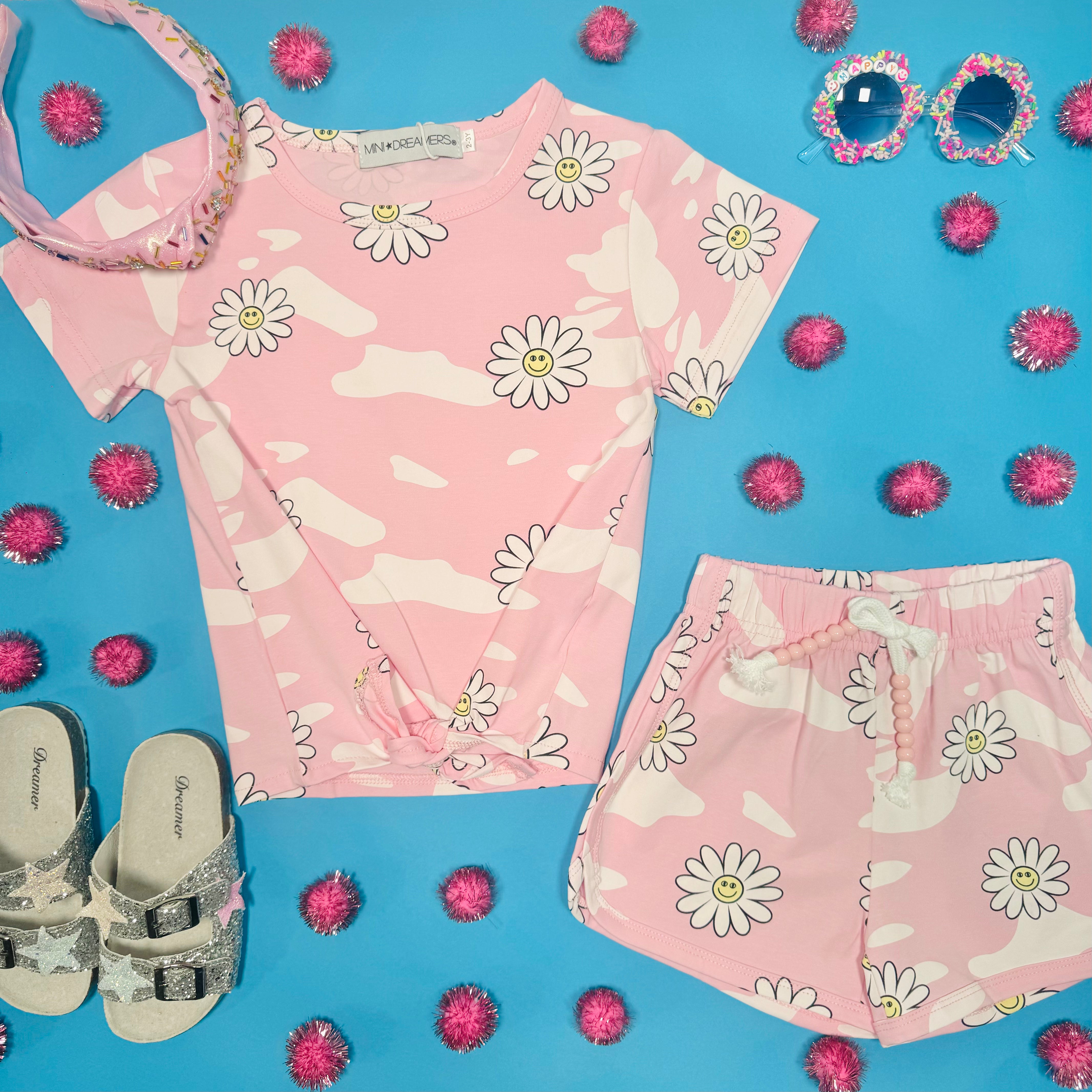 Stylish Daisy Print Top and Shorts Set for Women - Summer Outfit, Casual Wear, Beach Vacation