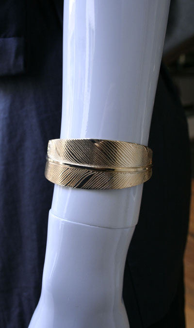 Elegant Bronze Shaded Feather Cuff Bracelet - Perfect for Boho Chic Outfits & Evening Events