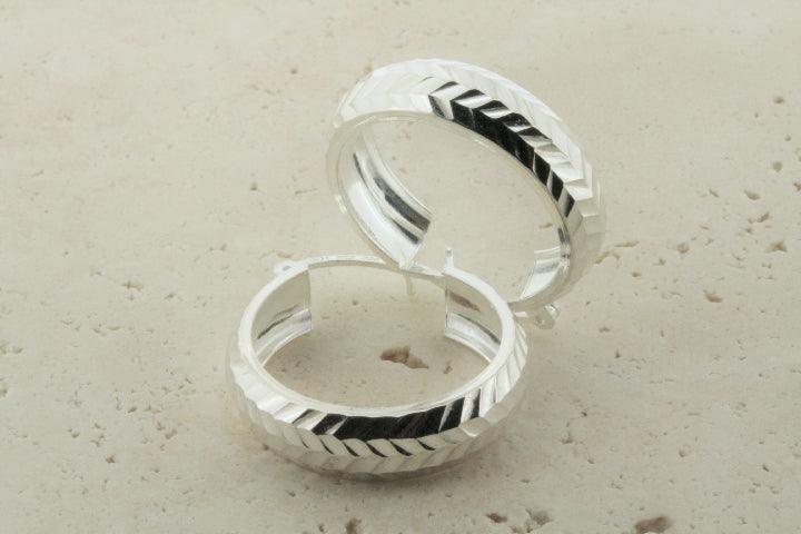 14K Gold Diamond Cut Hoop Earrings 20mm - Elegant & Hypoallergenic for Women, Perfect for Parties, Weddings & Everyday Wear