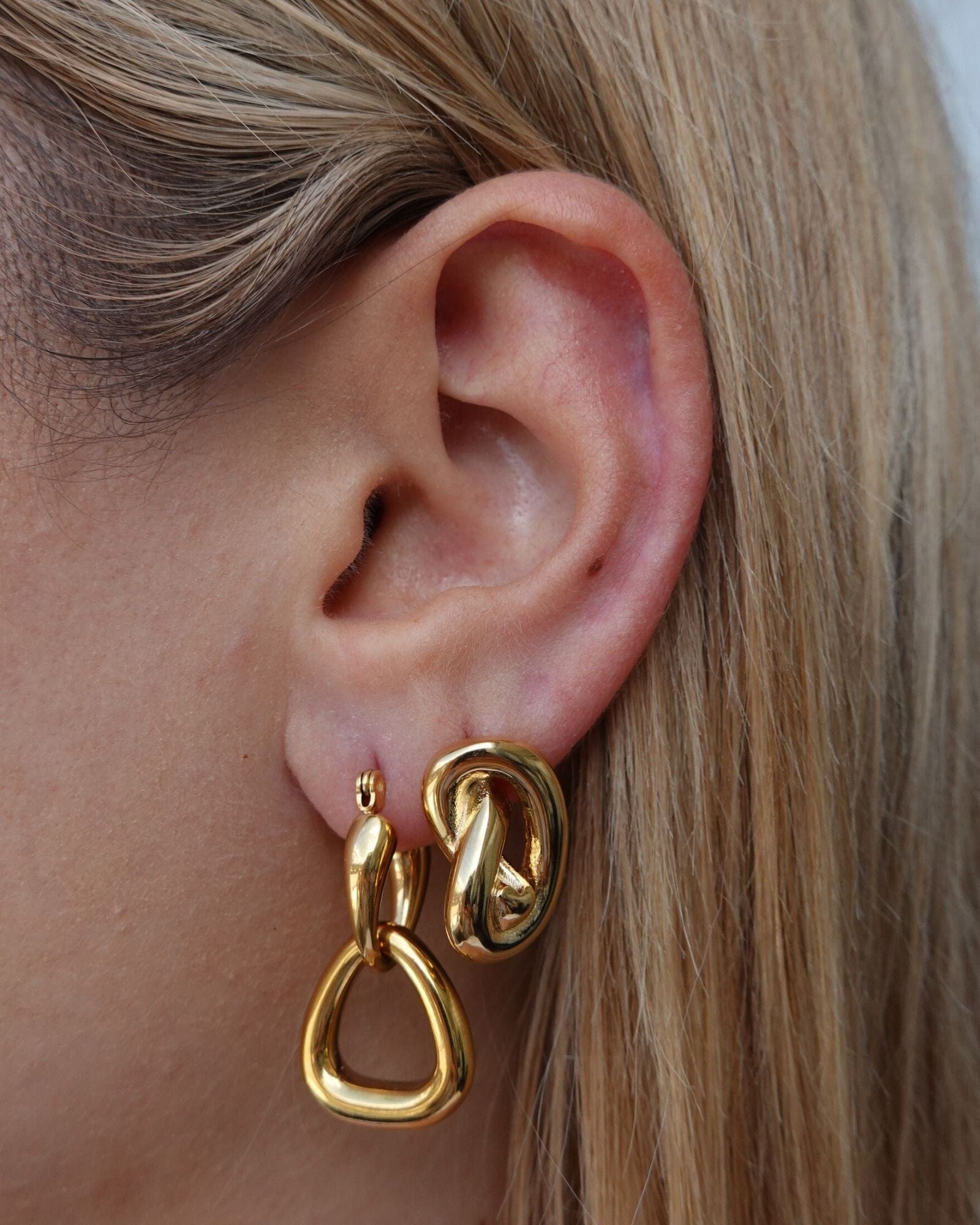 Izoa Eve Knot Stud Earrings - 14K Gold Plated Minimalist Studs for Women, Perfect for Everyday Wear, Gift Giving & Special Occasions