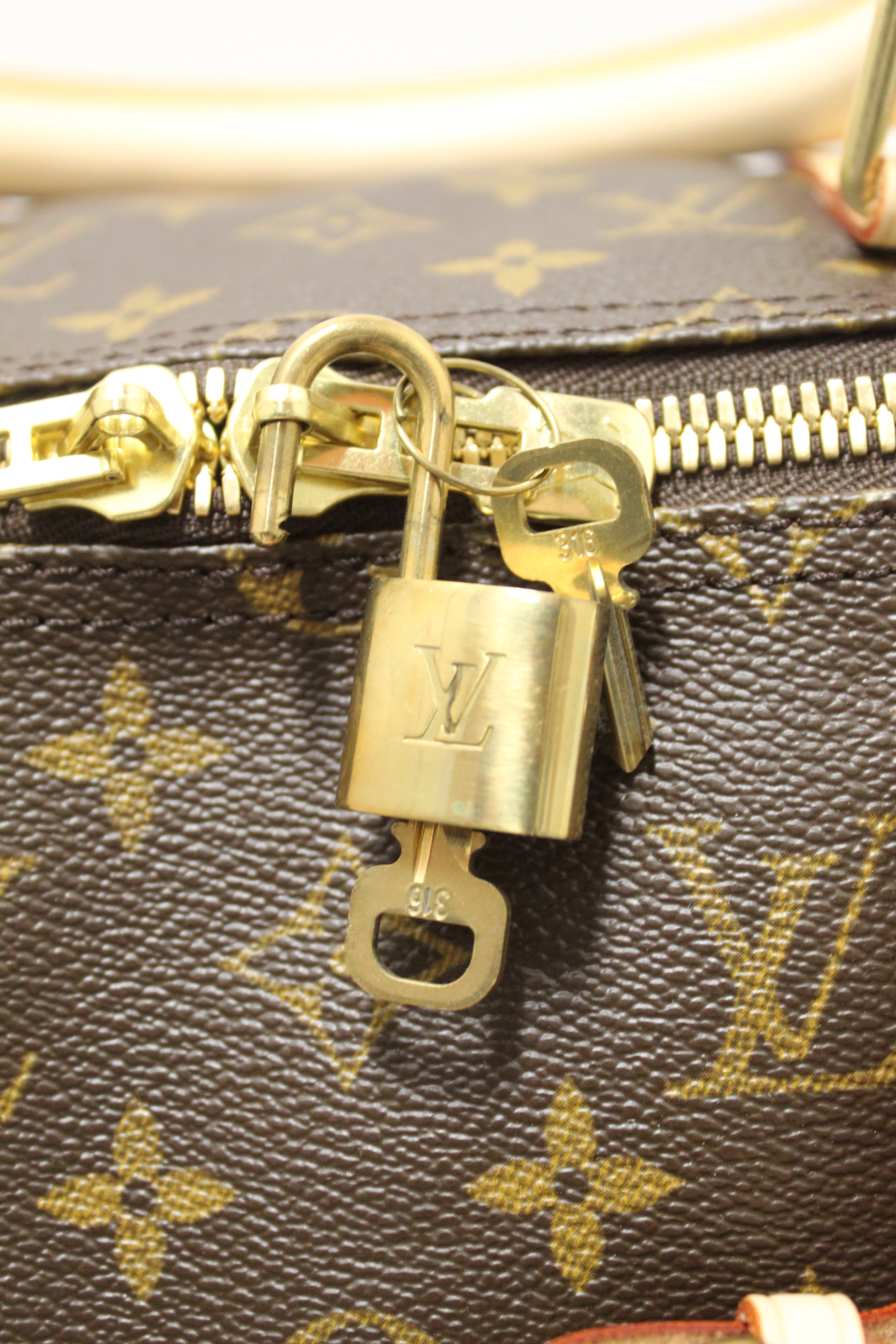 Authentic Louis Vuitton Monogram Keepall 50 Travel Bag - Limited Edition Golf Cup Hawaii - Luxury Duffle for Travel, Gym & Weekend Getaways