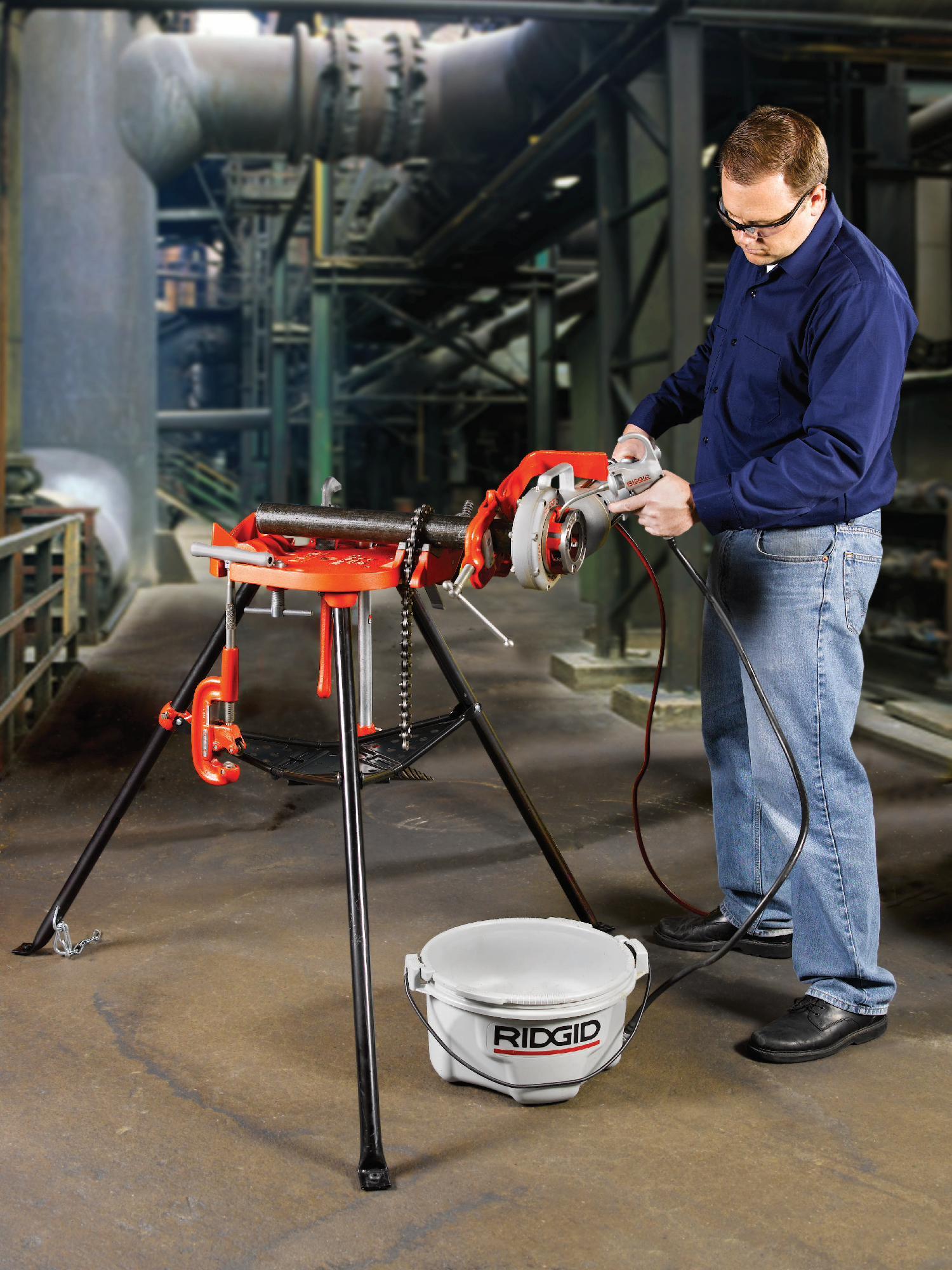 425 Portable TRISTAND Chain Vise 16703 Ridgid - Heavy Duty Clamping Tool for Plumbing, HVAC & Metalworking - Perfect for Pipe Fitting, Welding & Workshop Projects