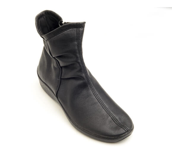 Arcopedico L19 Black Comfortable Lightweight Women's Walking Shoes - Perfect for Travel, Work & Everyday Wear
