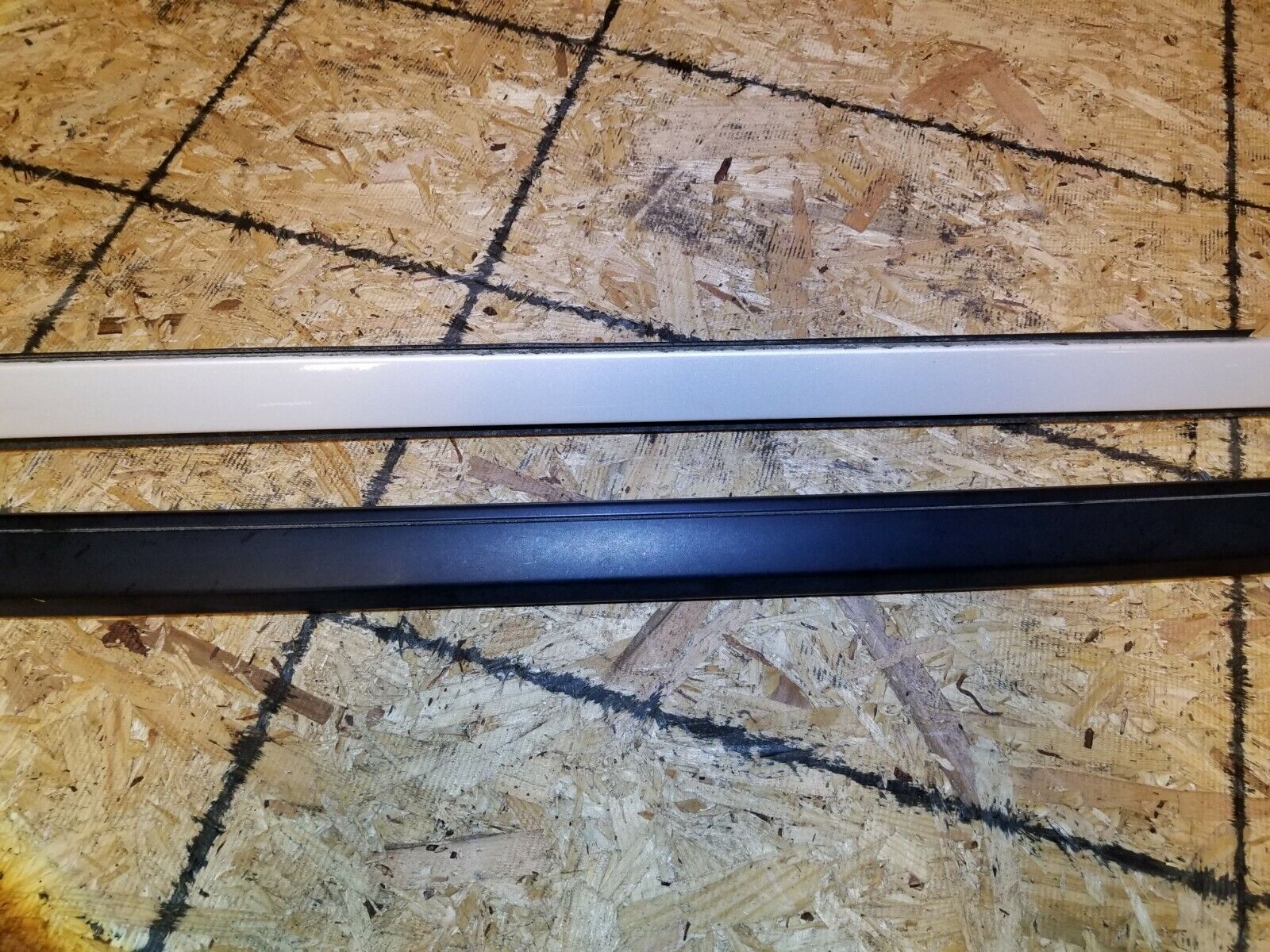 2005-2009 Cadillac SRX Left Driver Side Roof Rack Rail Luggage Trim OEM Replacement Part - Perfect for Road Trips & Outdoor Adventures