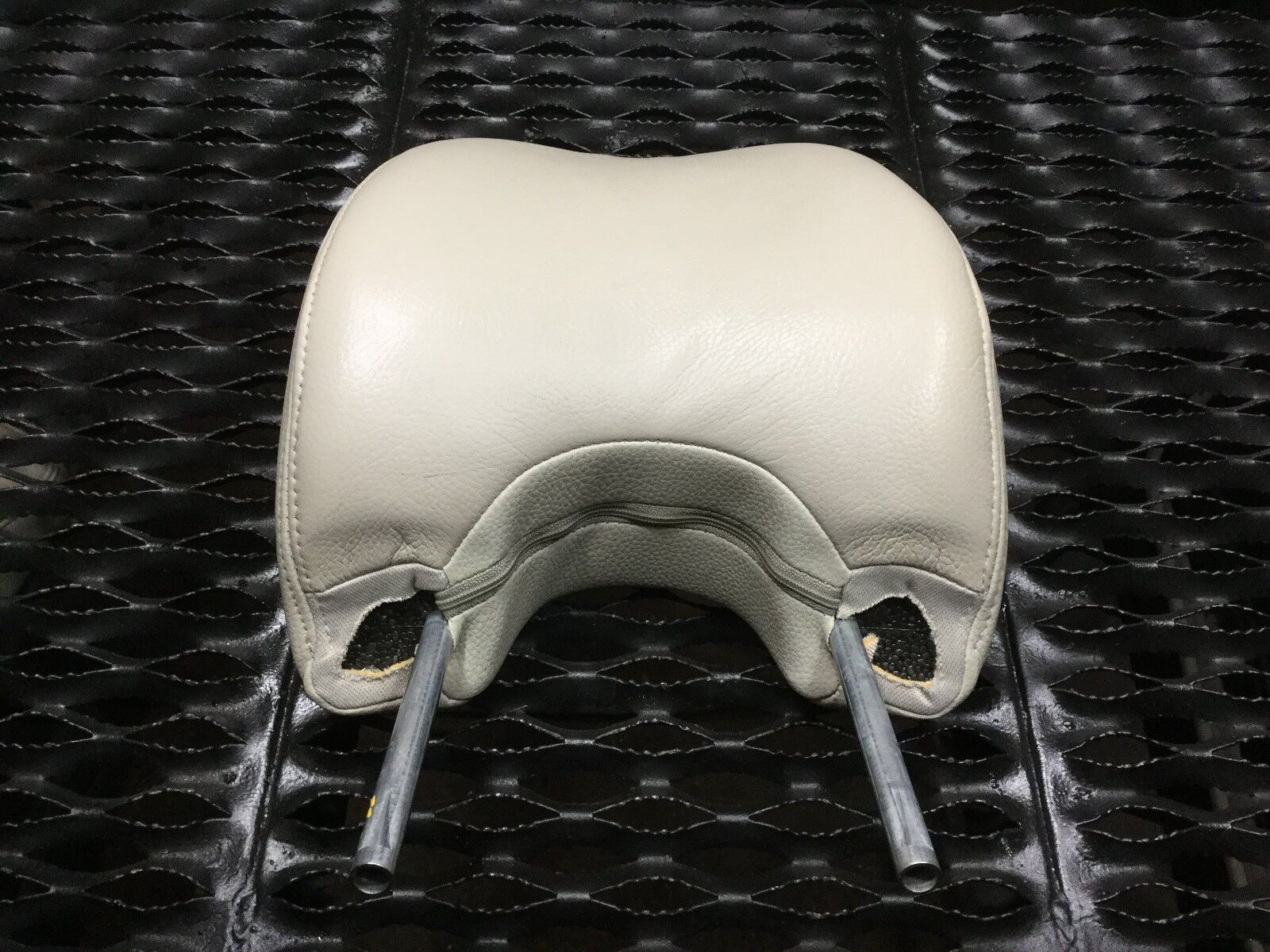 Genuine Volvo S60 Front Right Passenger Seat Headrest OEM Replacement Part 01-09 - Perfect for Car Interior Upgrade & Comfort Enhancement
