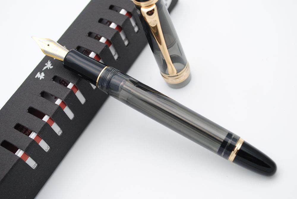 Premium Vacuum Filling Fountain Pen with 0.7mm Medium Nib - Black & Gold Design, Original Gift Box Included | Perfect for Calligraphy, Journaling & Professional Writing