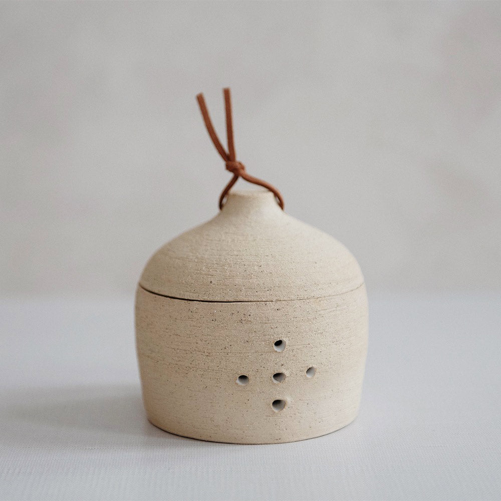 Ceramic Garlic Keeper with Leather Lid - Airtight Storage for Fresh Garlic, Onions & Vegetables - Perfect for Kitchen Countertop, Pantry & Home Organization
