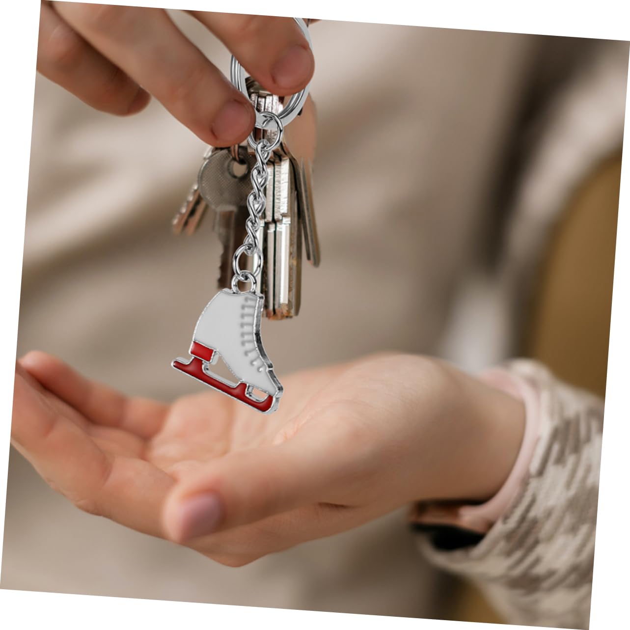 Coolhiya Small Ice Skates Keychain - Metal Hanging Keychain for Backpacks, Bags & Keys - Unique Skating-Themed Gift for Figure Skaters & Winter Sports Fans - Perfect for Backpack Decor, Keyring Accessory & Winter Festival Gifts