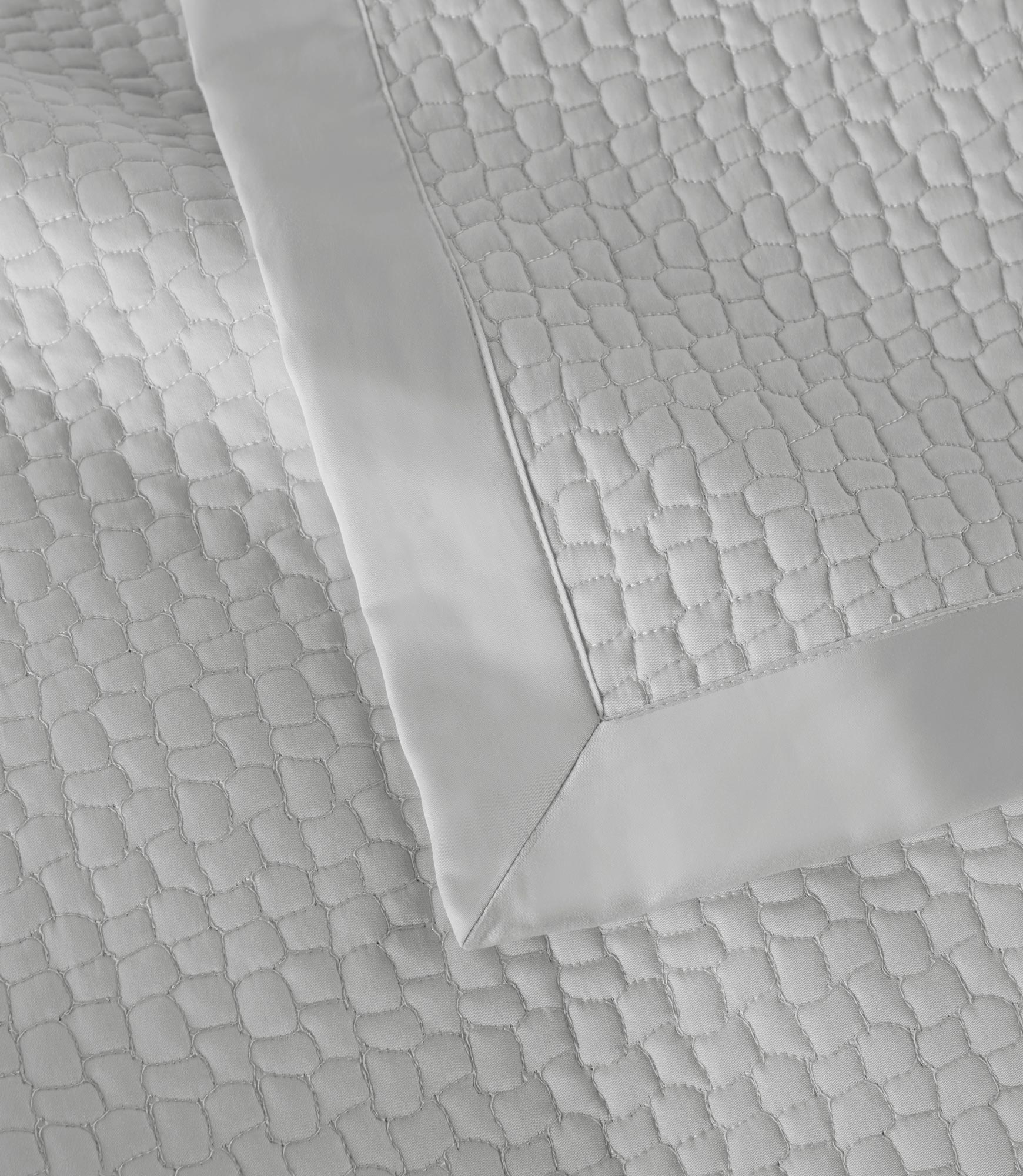 Hamilton Quilted Coverlet - Soft & Lightweight Bedspread for All Seasons | Perfect for Guest Rooms, Master Bedrooms & Cozy Home Decor
