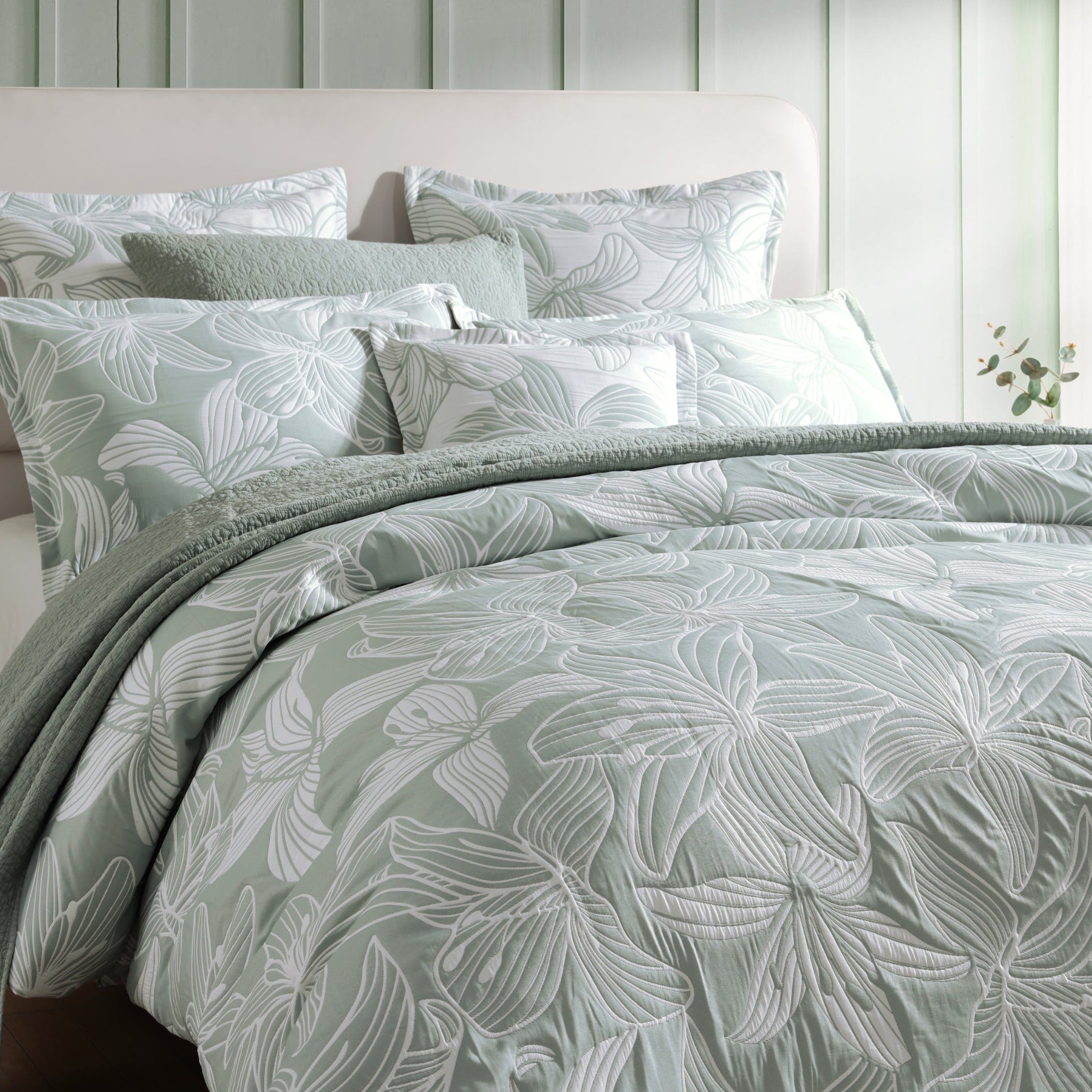 Grace Sage Quilt Cover Set by Logan & Mason Platinum - Premium Soft Bedding Set for Master Bedroom, Guest Room & Cozy Home Decor