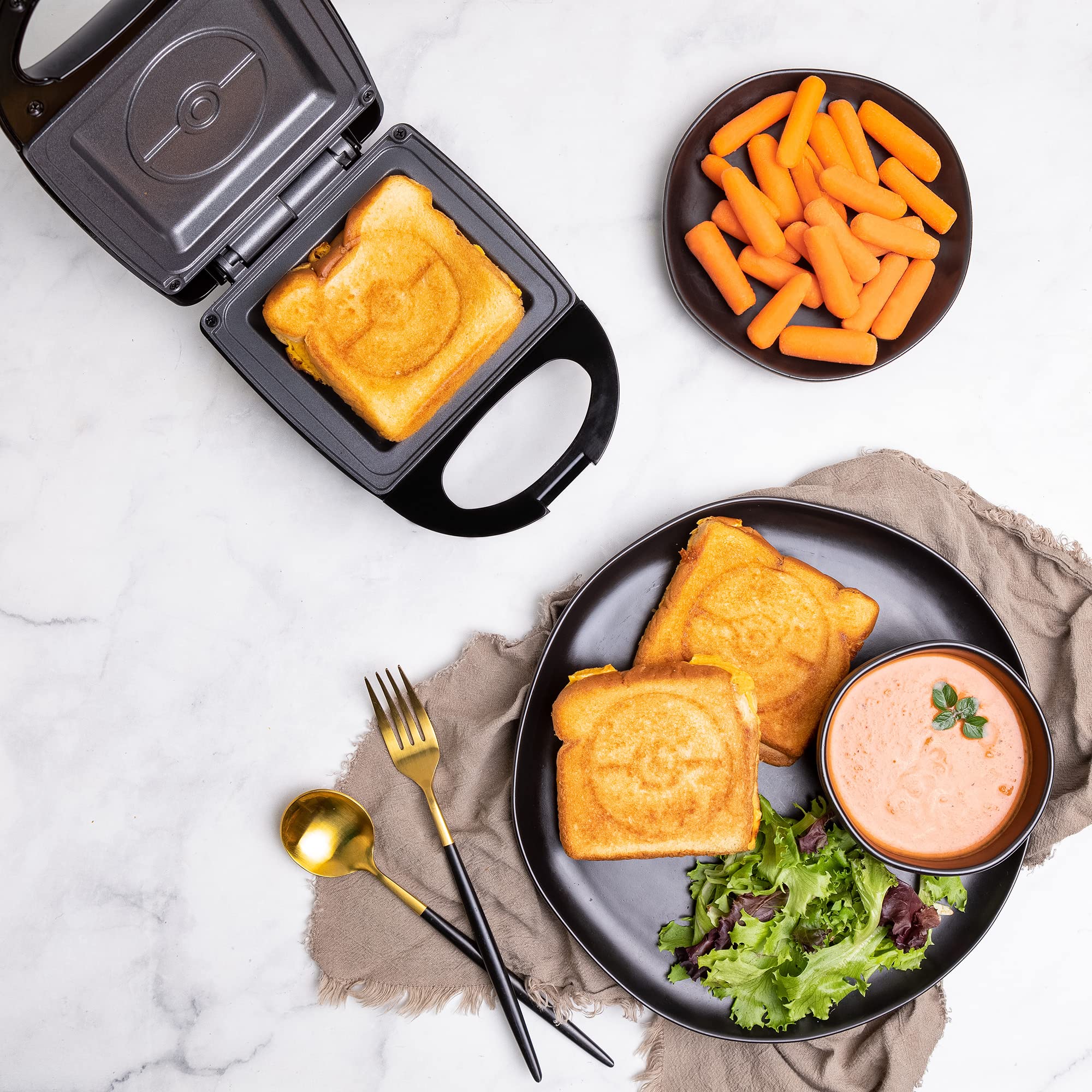 Uncanny Brands Pokémon Pokéball Single Cheese Sandwich Maker - Electric Kitchen Appliance for Pokémon Fans - Perfect for Breakfast, Kids' Parties & Pokémon Themed Events