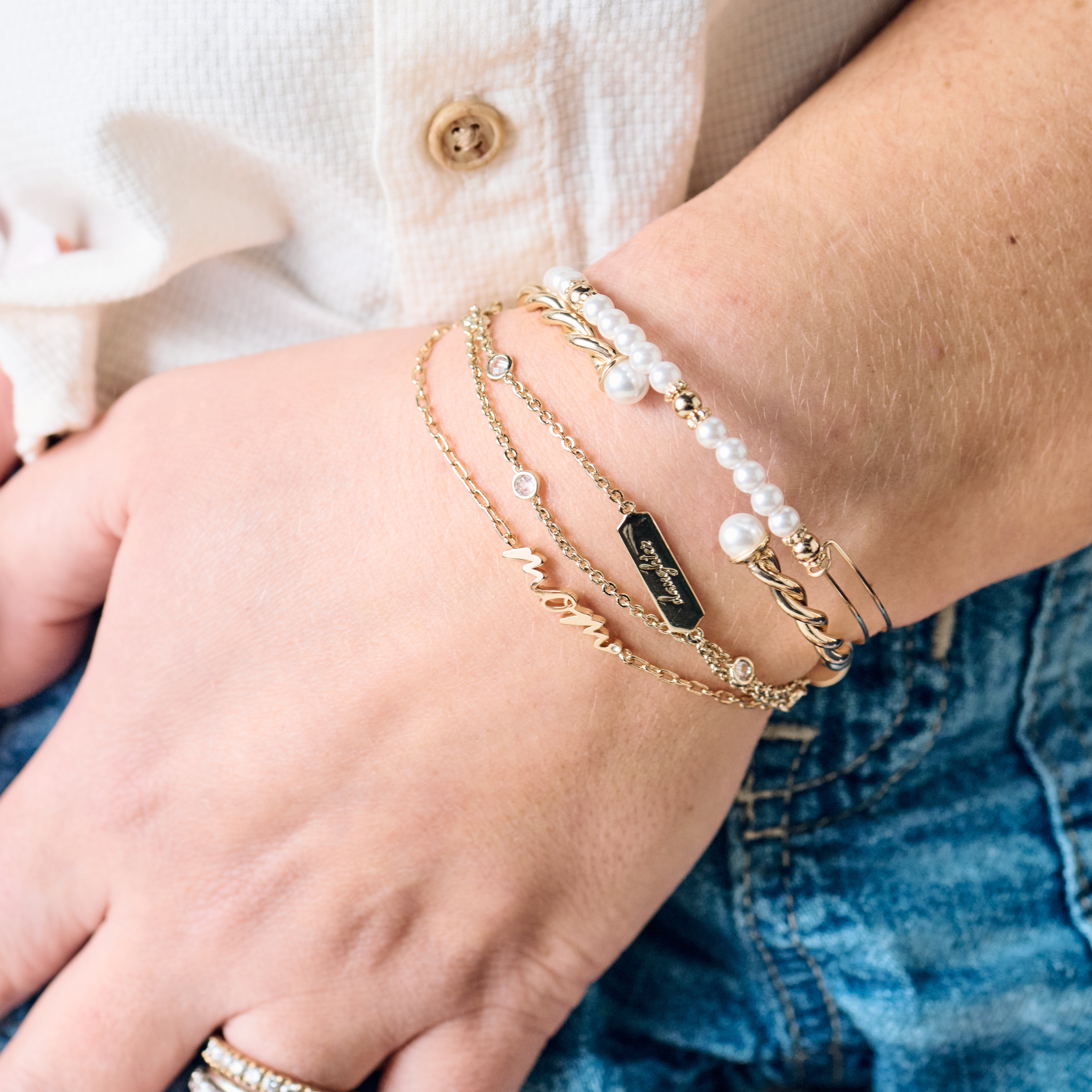 Adjustable 'Daughter' Infinity Chain Bracelet - Perfect Gift for Women, Girls, Mother's Day & Special Occasions