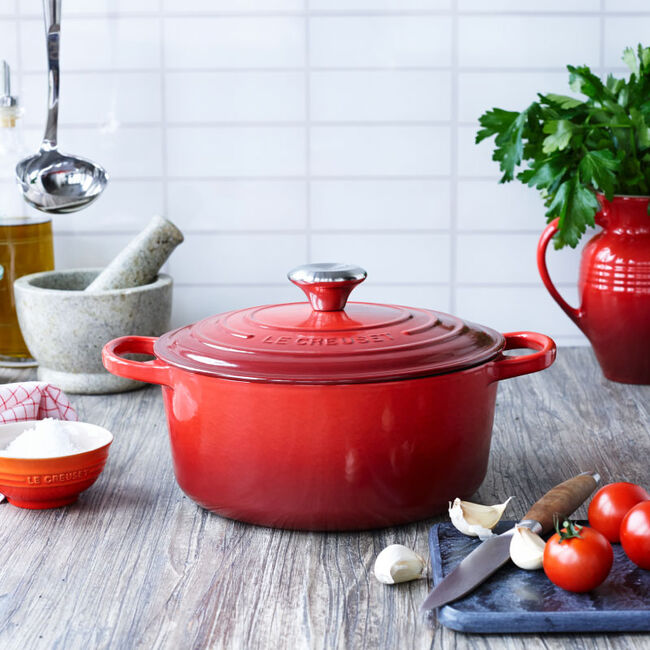 Le Creuset 5.5 Quart Round Dutch Oven - Enameled Cast Iron Cookware for Braising, Stewing & Baking - Perfect for Soups, Casseroles & Bread Making