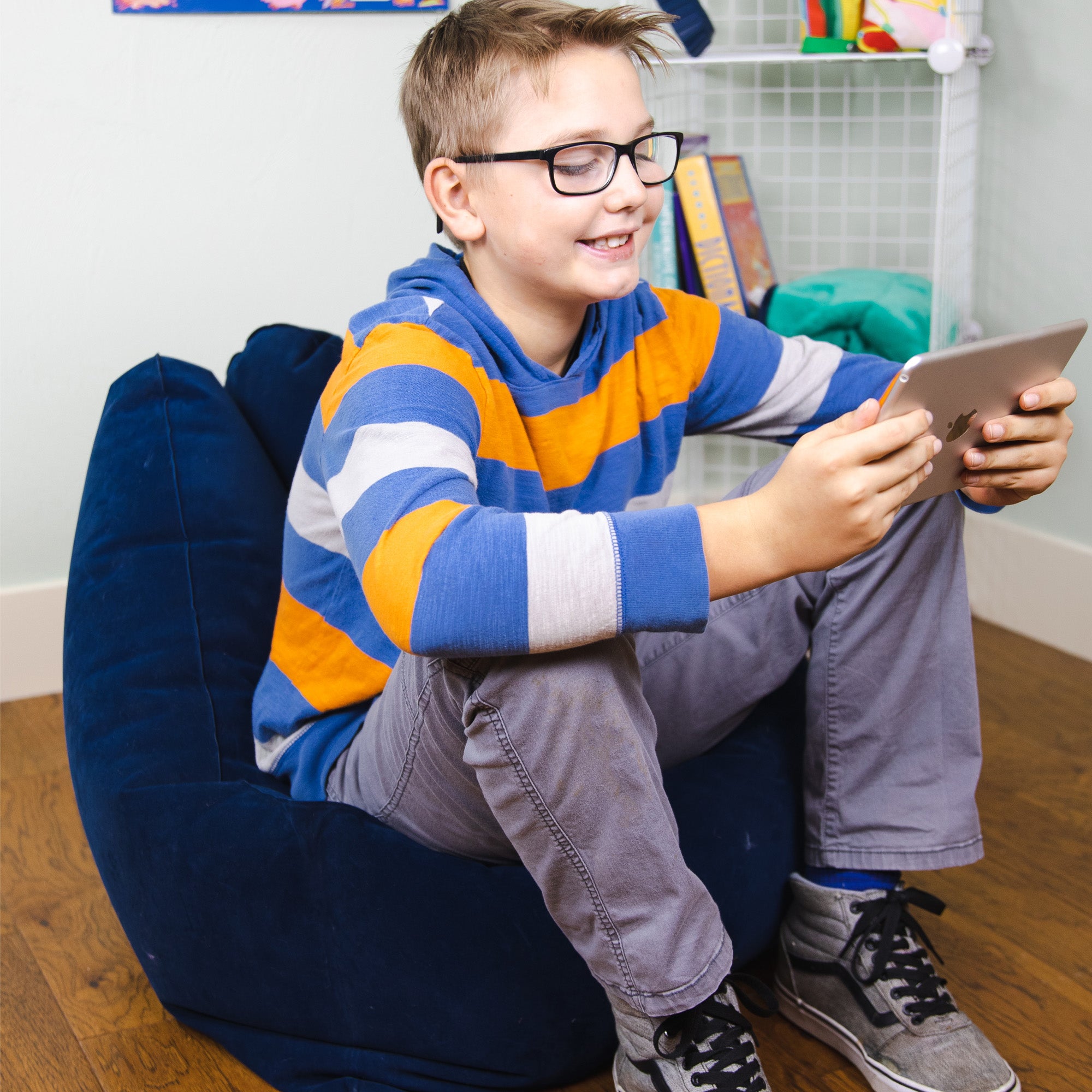 Bouncyband Comfy Cozy Peapod Inflatable Chair for Kids - Fun & Supportive Sensory Seating for Reading, Relaxing & Playtime