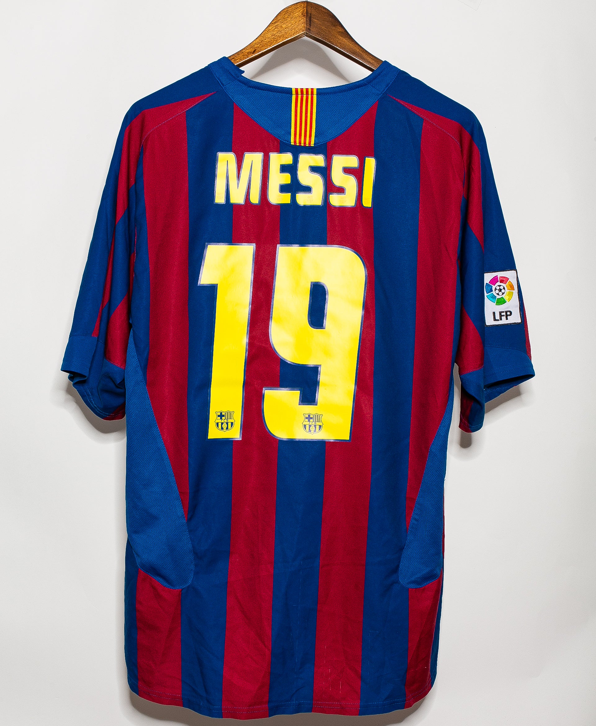 2005 FC Barcelona Home Jersey #19 Lionel Messi - XL Size - Authentic Soccer Shirt for Fans & Collectors - Perfect for Games, Parties & Sports Events