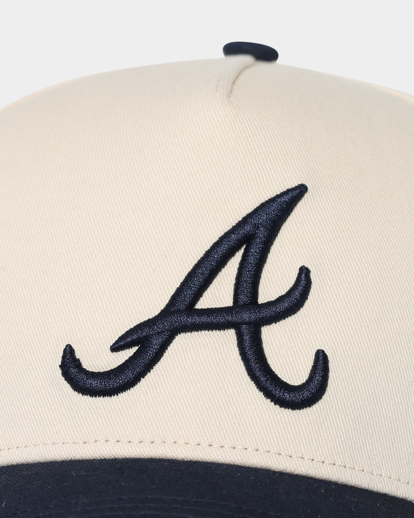 47 Brand Atlanta Braves Sure Shot MVP DT Snapback Hat - Natural/Navy Adjustable Baseball Cap for Men & Women - Perfect for Sports Fans, Casual Wear & Outdoor Activities