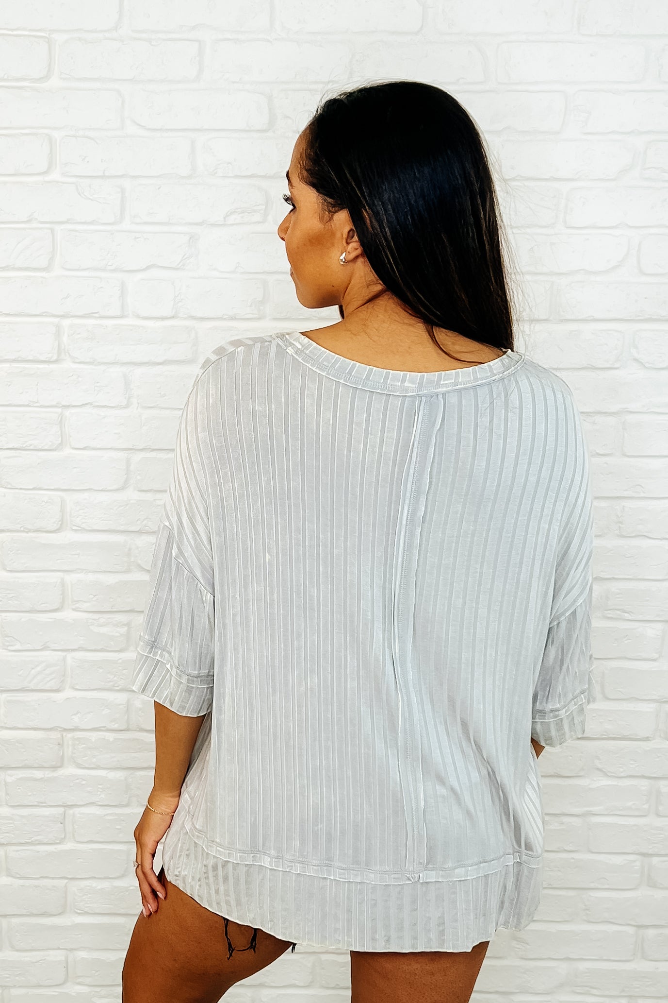Oversized Basic Top in Light Grey - Loose Fit Casual T-Shirt for Women | Perfect for Everyday Wear, Layering & Relaxing