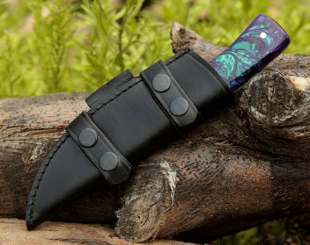 Premium Damascus Steel Hunting Knife - Handcrafted with Resin Handle - Perfect for Outdoor Camping, Bushcraft & Survival Gear
