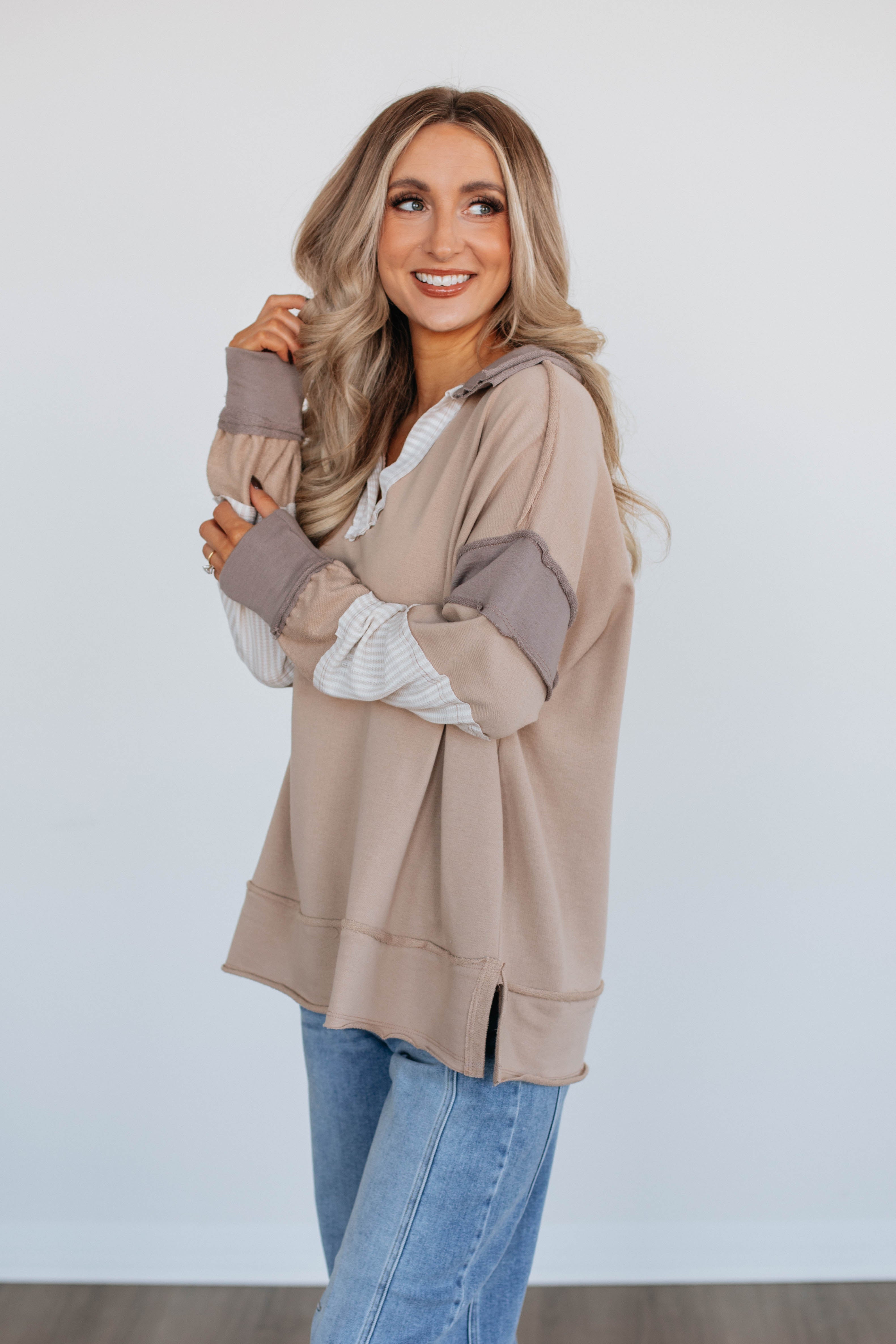 Colson Contrast Pullover Sweatshirt for Men & Women - Stylish Casual Wear for Everyday Comfort | Perfect for Outdoors, Gym & Lounge