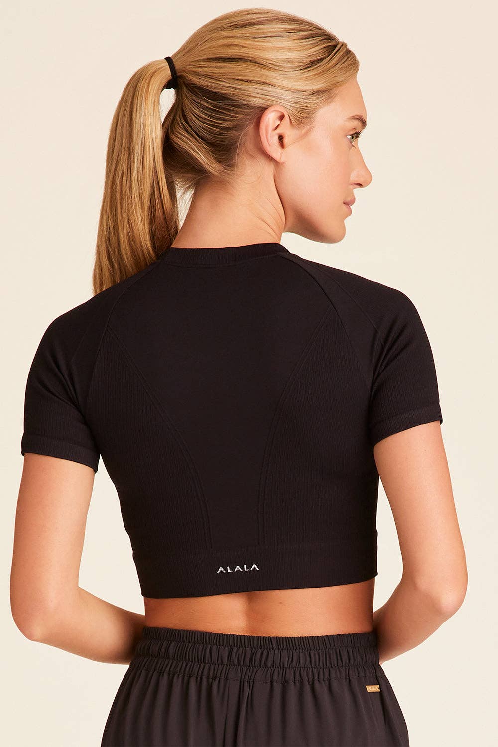 Alala Women's Barre Seamless Cropped T-Shirt - Soft Workout Top for Yoga, Pilates & Gym - Black