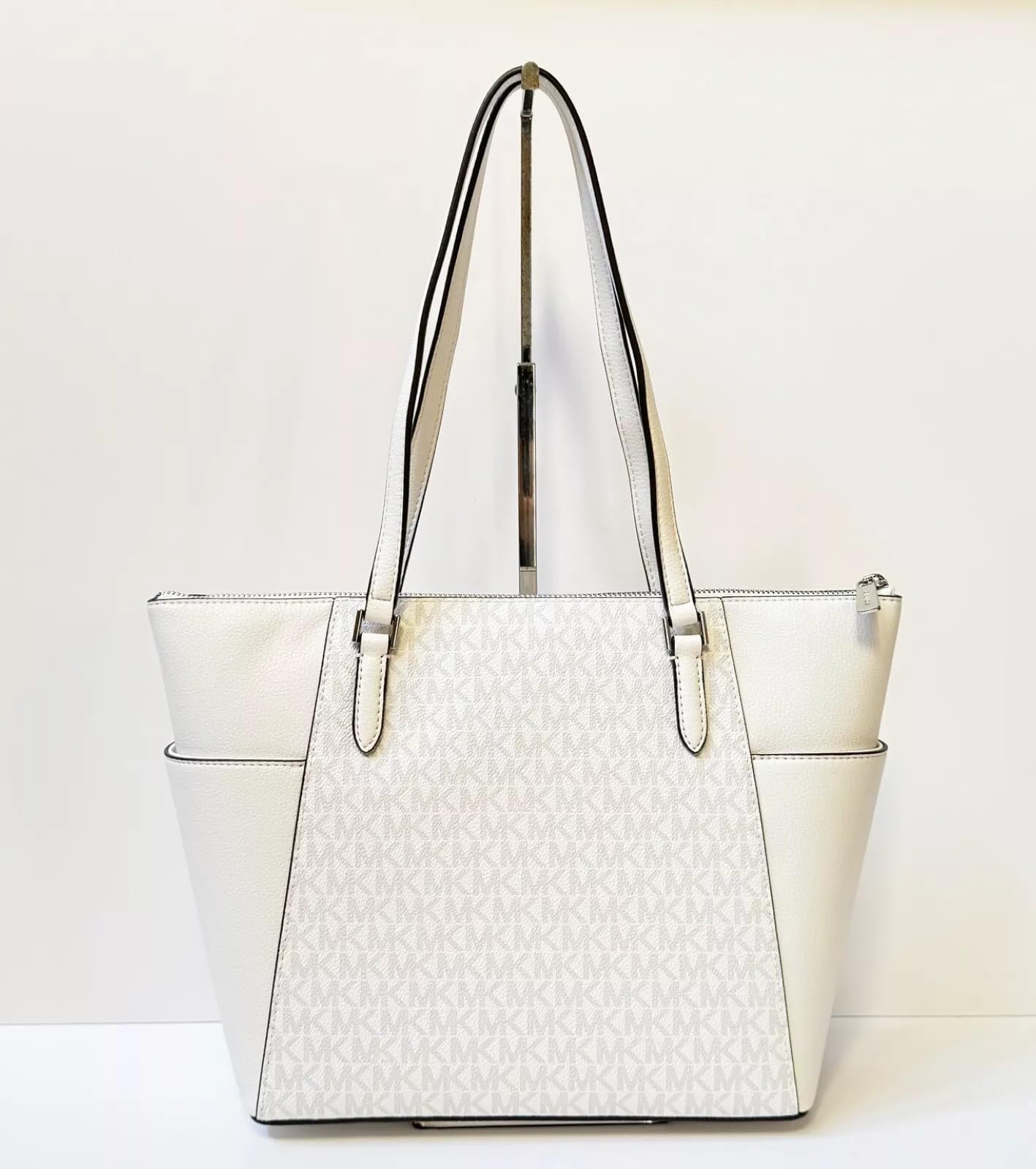 Michael Kors Charlotte Large Top Zip Tote Handbag for Women - Stylish Designer Shoulder Bag with Spacious Interior, Perfect for Work, Travel & Everyday Use