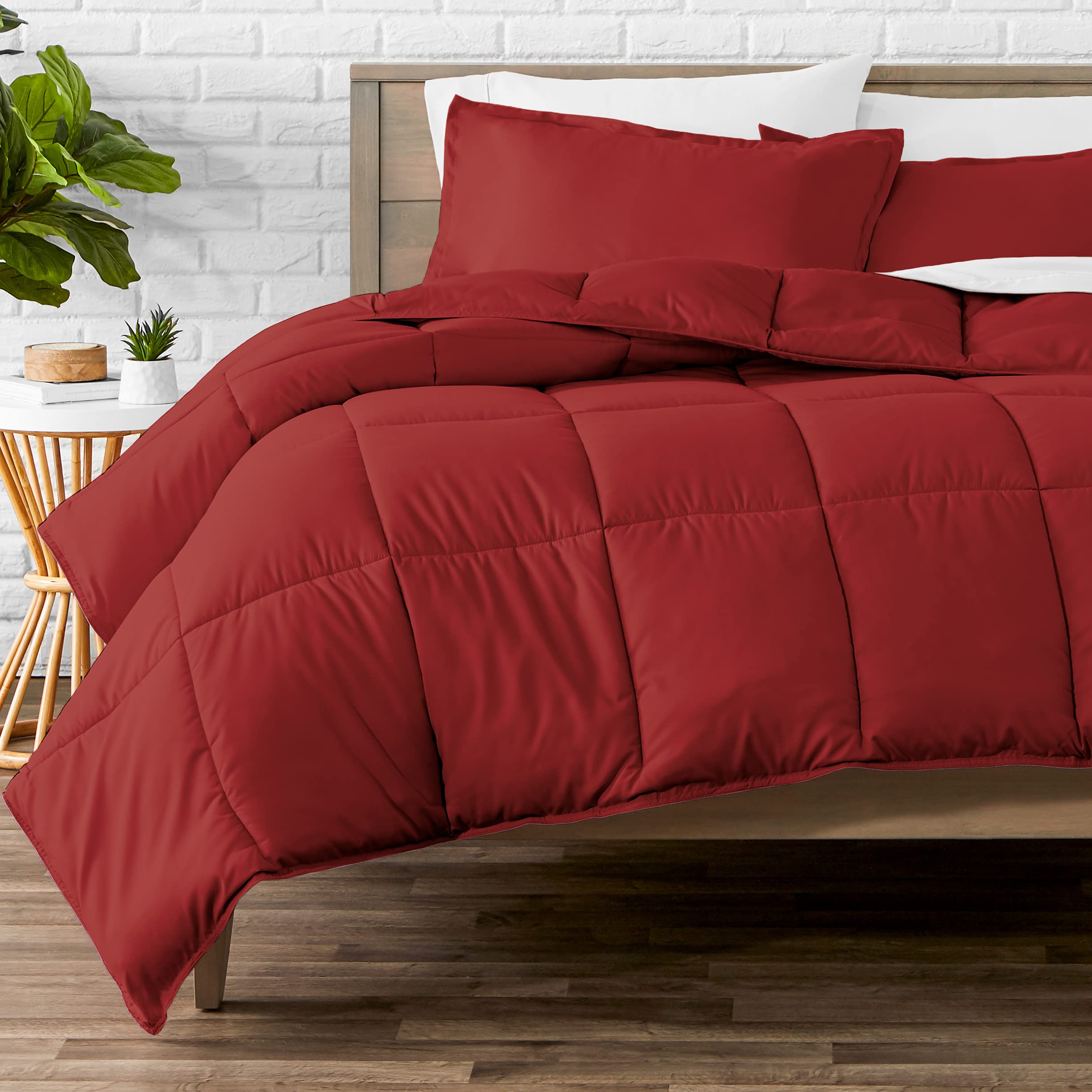 Lightweight Solid Comforter Set (King Size) with 2 Pillowcases - 3-Piece Down Alternative Bedding - Red All-Season Duvet Insert - Perfect for Master Bedroom, Guest Room & Cozy Home Decor