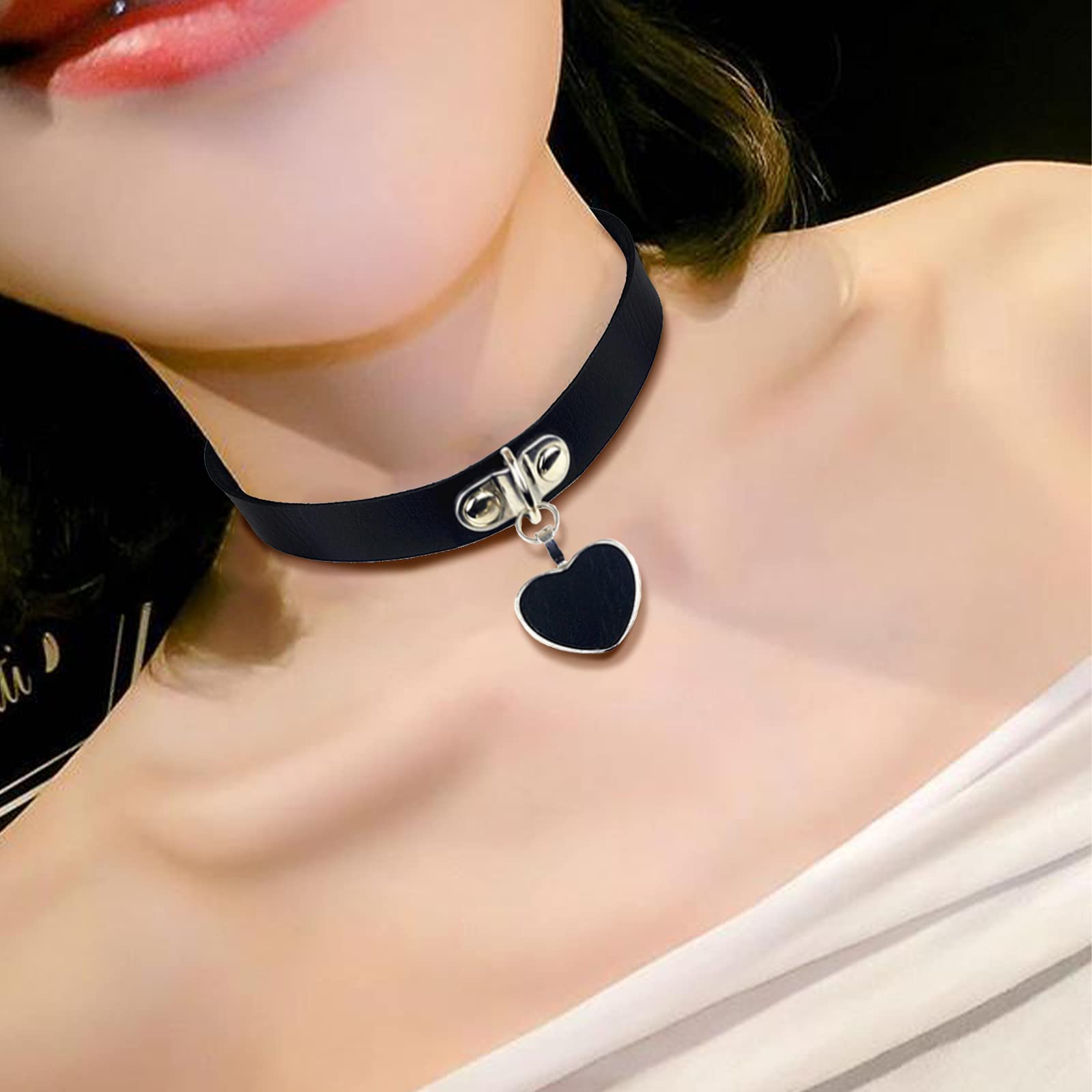 Gothic Choker Necklace for Women - Punk Rock Adjustable Black PU Leather Collar with Heart Charm - Gothic Jewelry for Birthday Gifts, Perfect for Halloween, Cosplay and Alternative Fashion