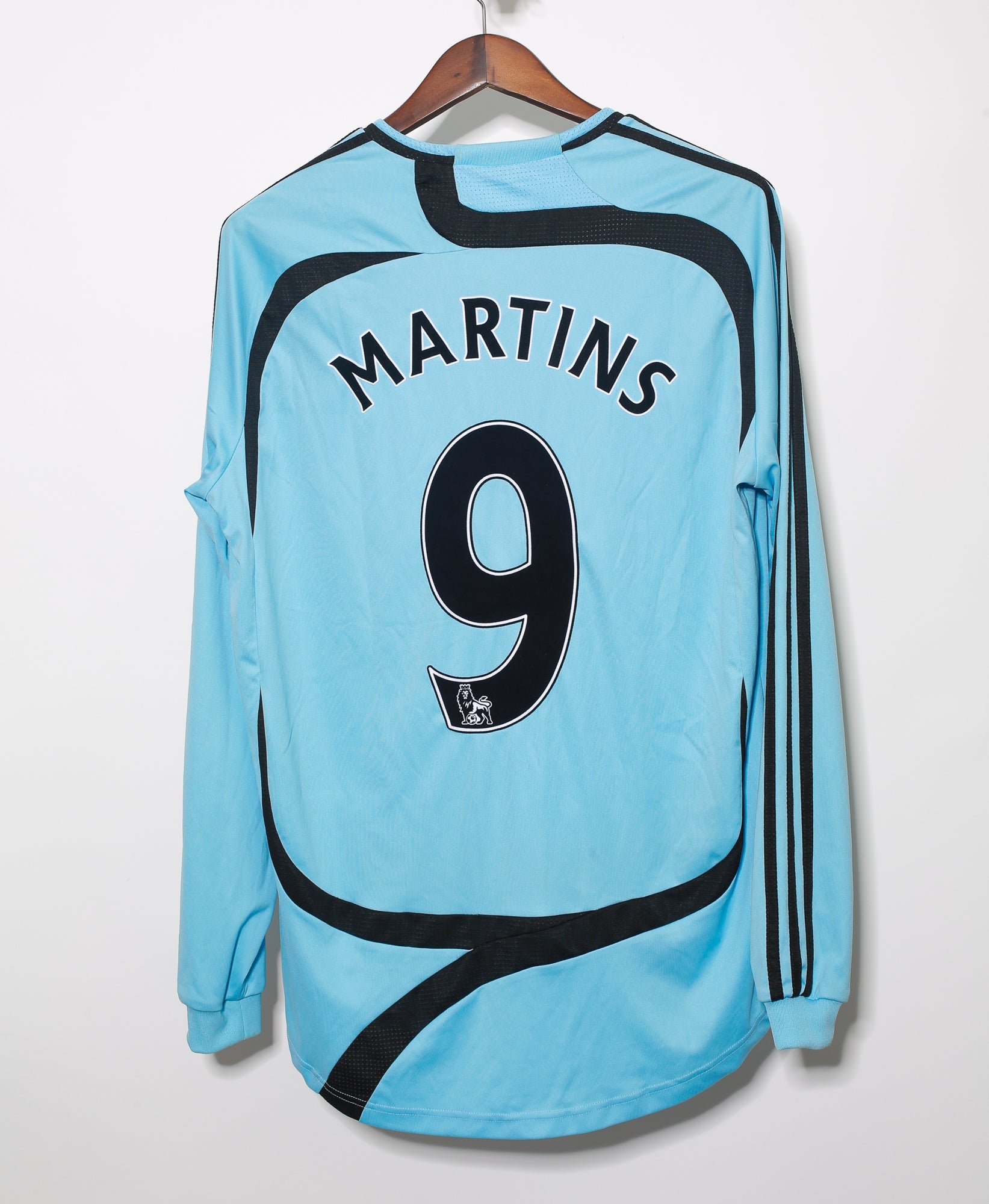 2007-2008 Newcastle United Away Jersey Long Sleeve - Shirt #10 Obafemi Martins - Authentic Football Soccer Kit (Size L) - Perfect for Match Days, Fan Collections & Retro Sports Fashion