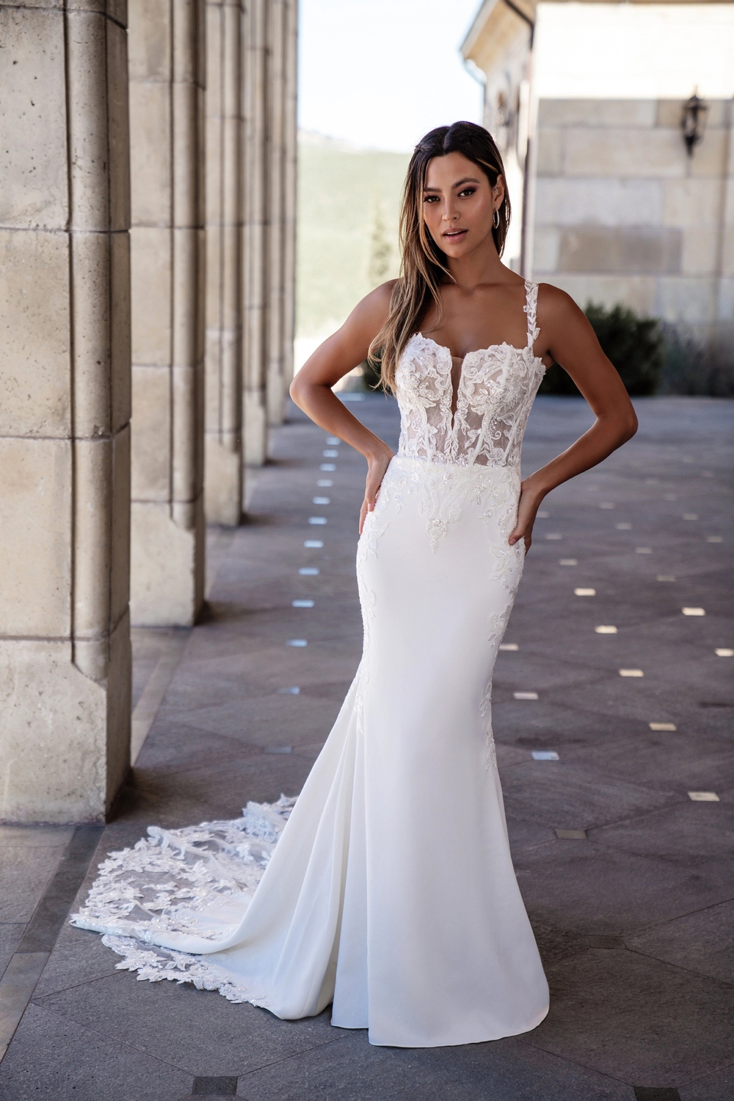 Allure A1101 Women's Formal Dress Size 14 - Perfect for Weddings, Prom & Evening Events