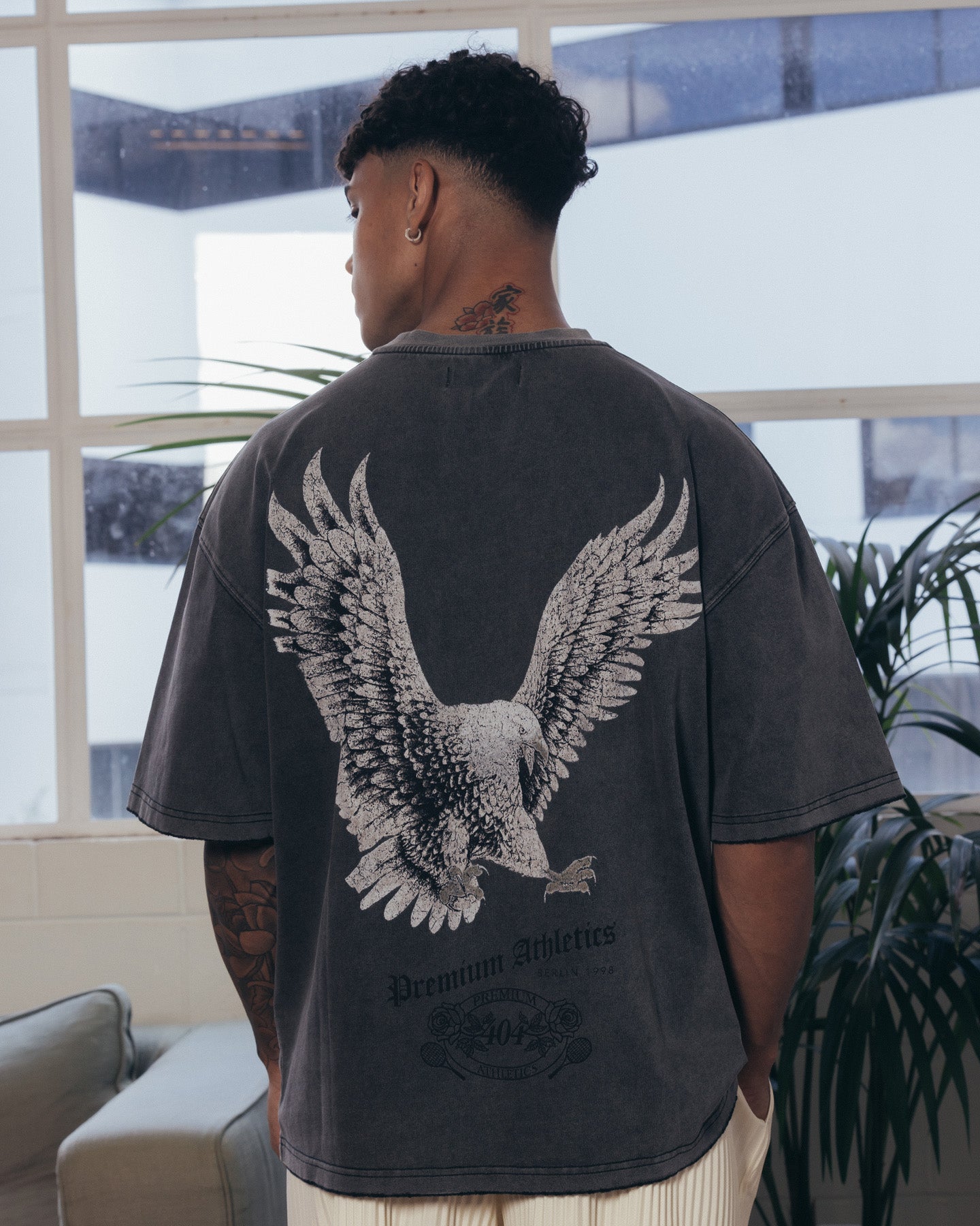 Vintage 404 Flight Graphic T-Shirt for Men & Women - Soft Cotton Charcoal Grey Tee - Retro Aviation Style for Casual Wear & Travel Enthusiasts