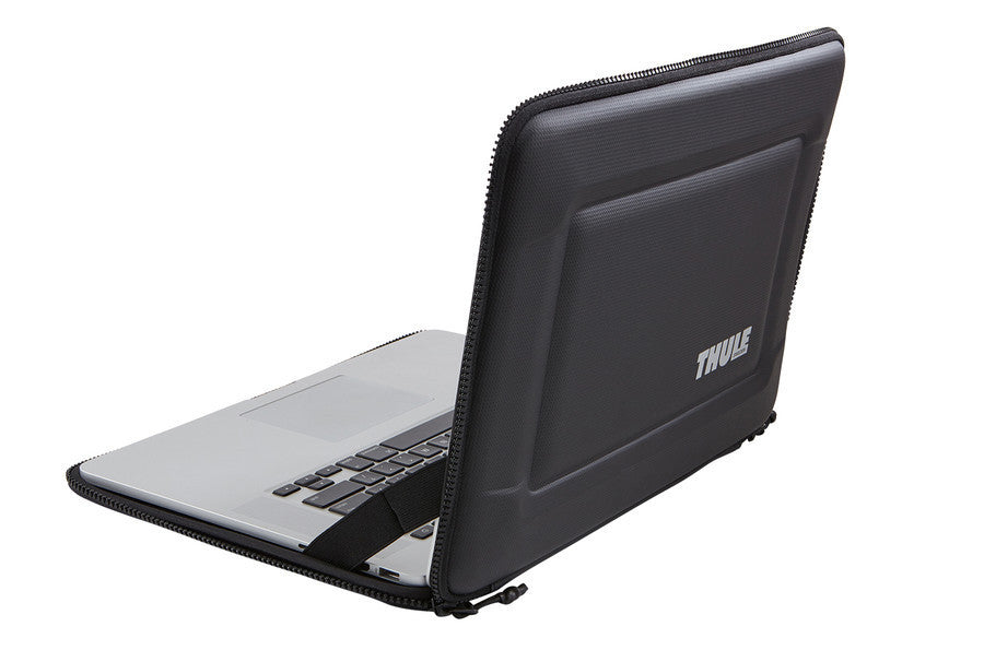 Thule Gauntlet 3.0 MacBook Sleeve 13-15 Inch - Protective Laptop Case for MacBook Pro/Air - Water-Resistant & Shockproof - Perfect for Travel, Work & School (Black)
