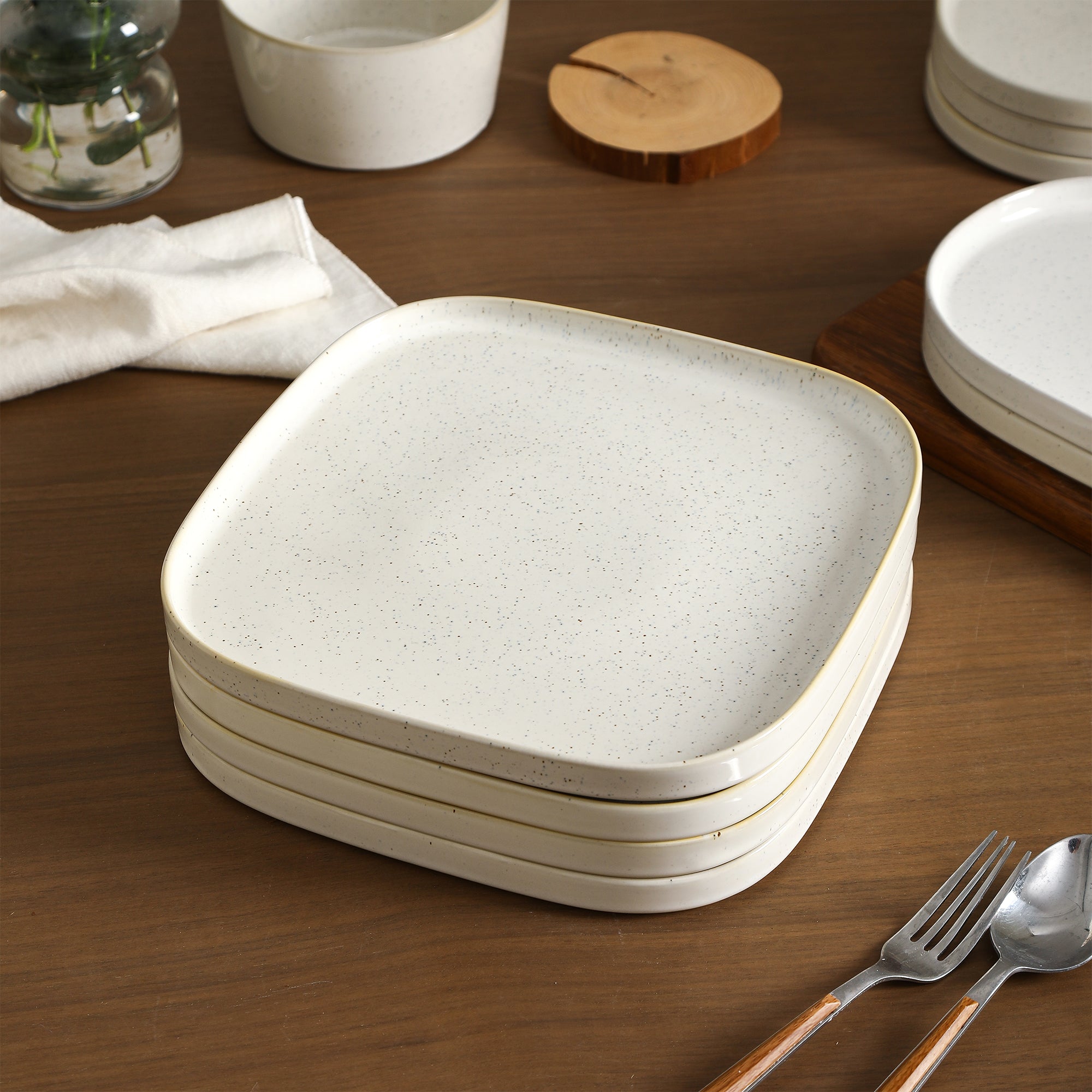 Premium Cairo Stoneware Dinnerware Set - 16-Piece White Porcelain Tableware for Everyday Dining & Entertaining - Elegant & Durable Dinner Plates, Bowls, Mugs - Perfect for Family Meals, Dinner Parties & Restaurant Use