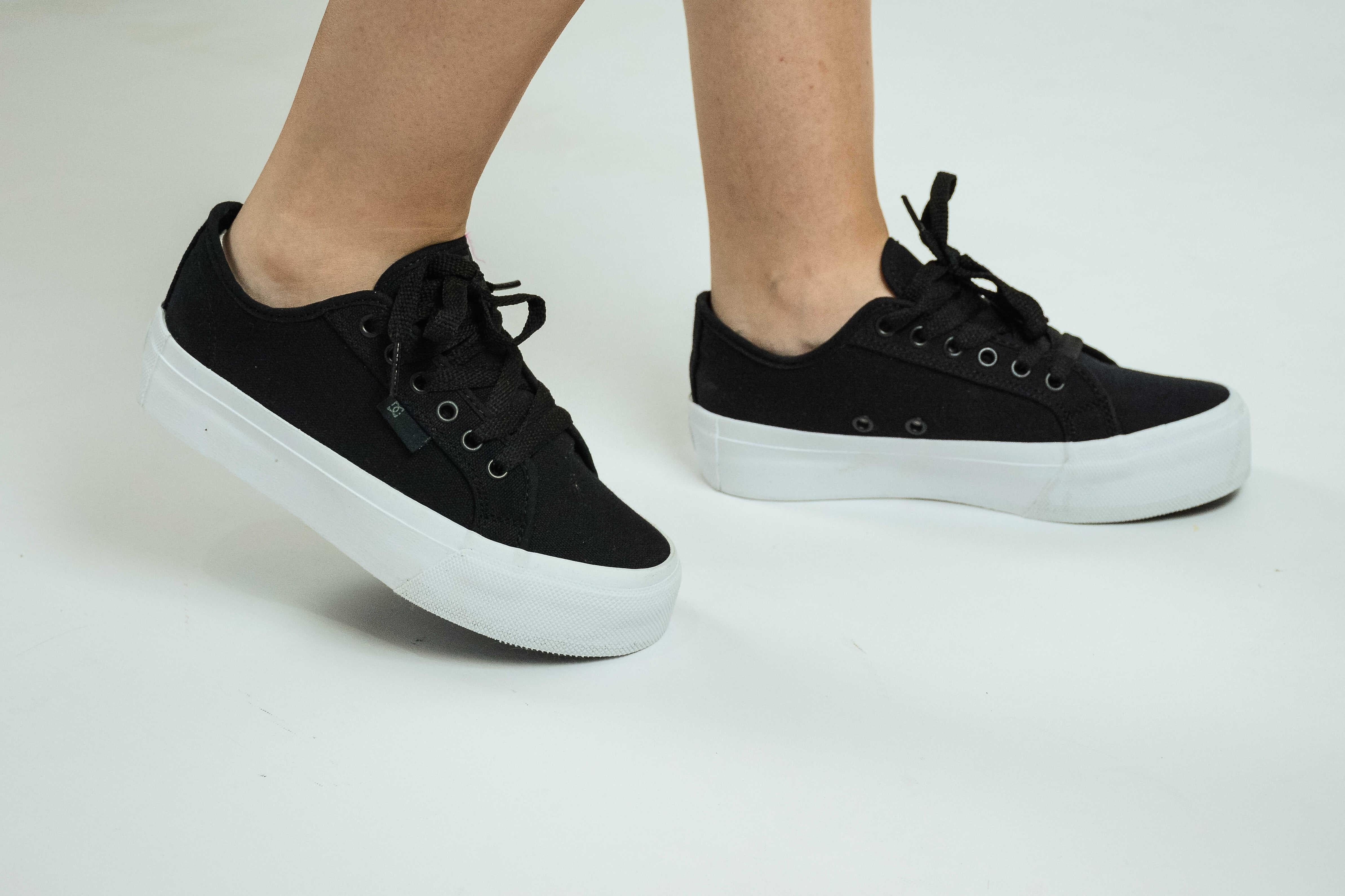 DC Manual TX Skate Shoes - Black & White Platform Sneakers for Men & Women | Perfect for Skateboarding, Streetwear & Casual Fashion