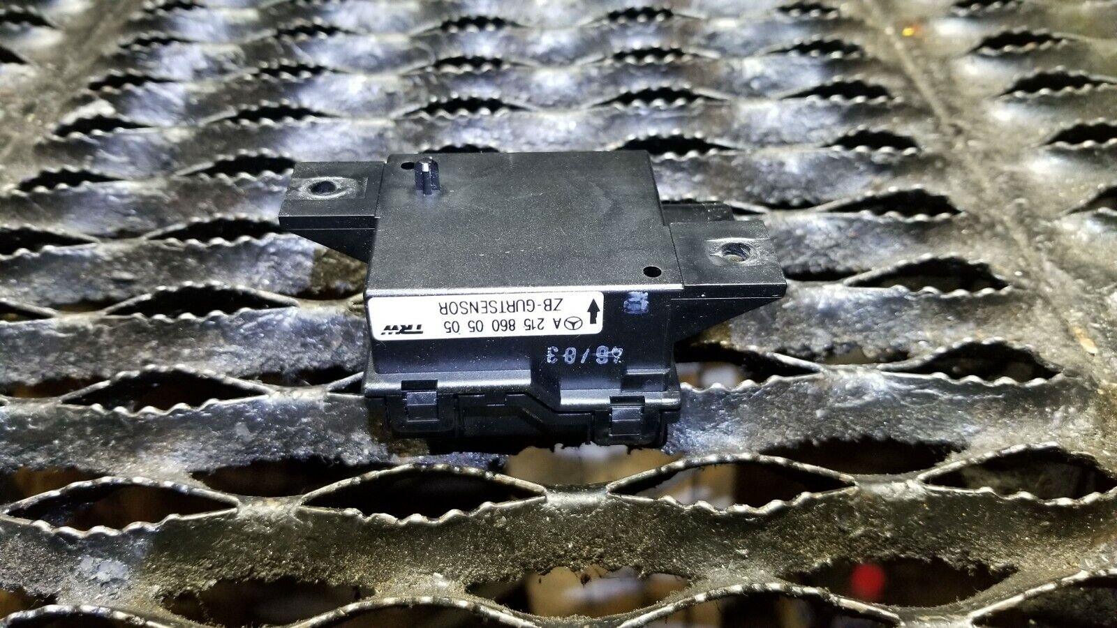 03 04 05 06 Mercedes CL500 Seat Belt Tensioner Control Module OEM Replacement - Perfect for Enhanced Safety & Airbag System Repair