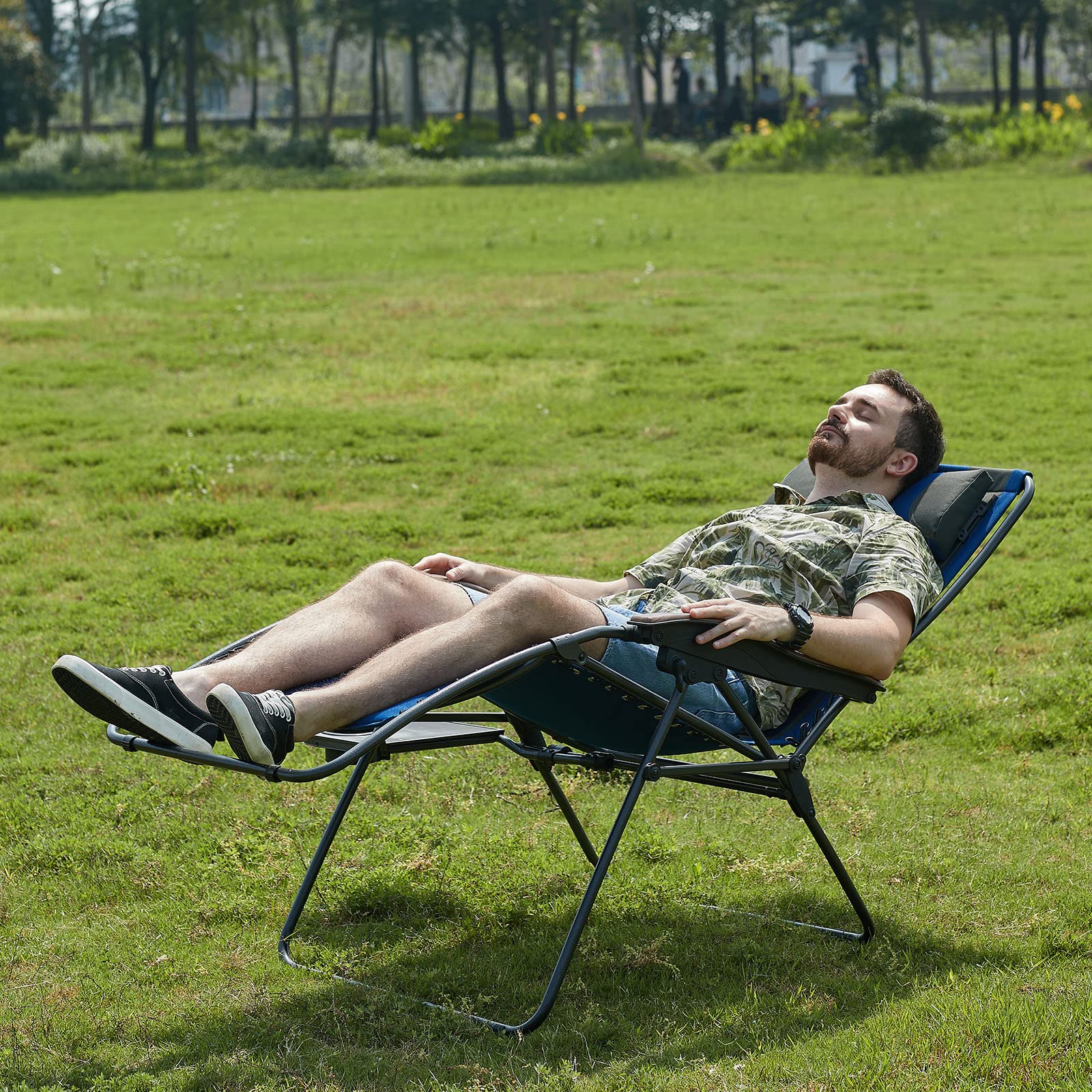 **XL Oversized Mesh Back Zero Gravity Reclining Patio Chair - Heavy Duty 350lbs Capacity, Padded Seat with Adjustable Pillows & Cup Holder - Foldable Lounge Chair for Poolside, Backyard, Lawn, and Outdoor Relaxation**