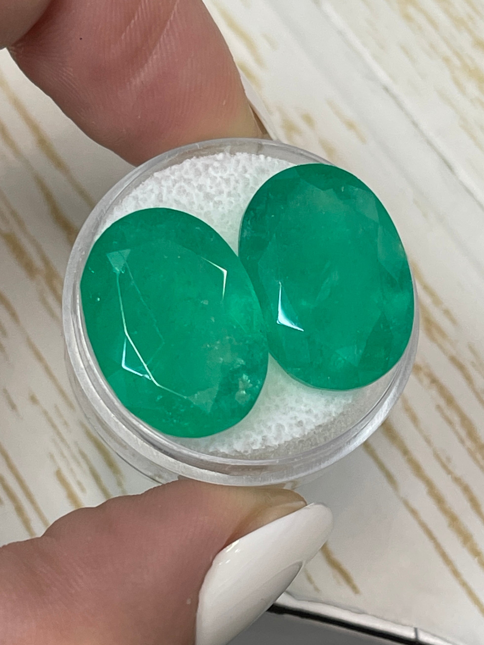Premium 30.12tcw Matching Pair of Colombian Emerald Gemstones - 20x14mm Oval Cut Loose Emeralds for Jewelry Making, Engagement Rings & Luxury Gifts