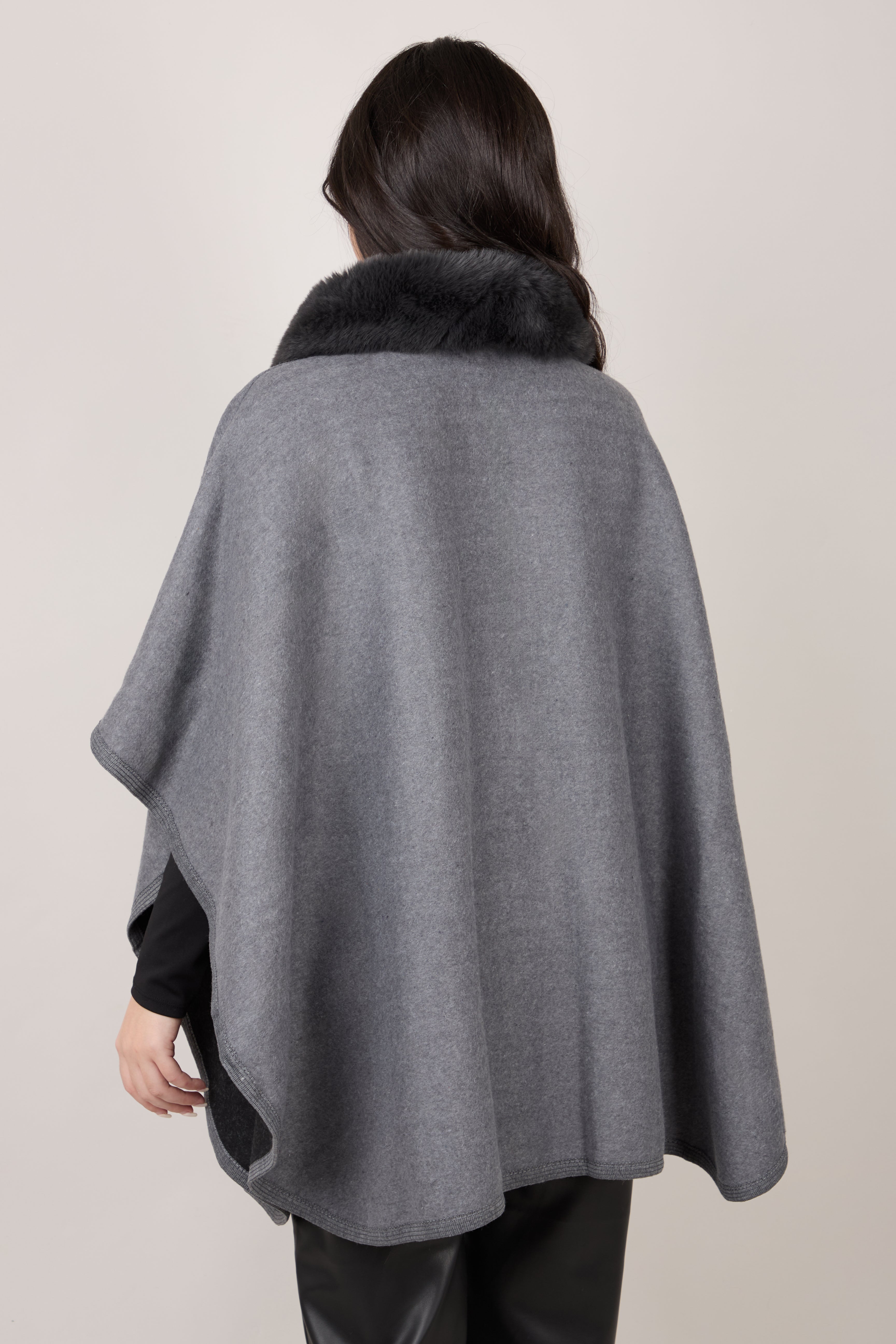 Soft Faux Fur Pocket Kimono Robe - Cozy Women's Loungewear for Home Relaxation & Spa Days