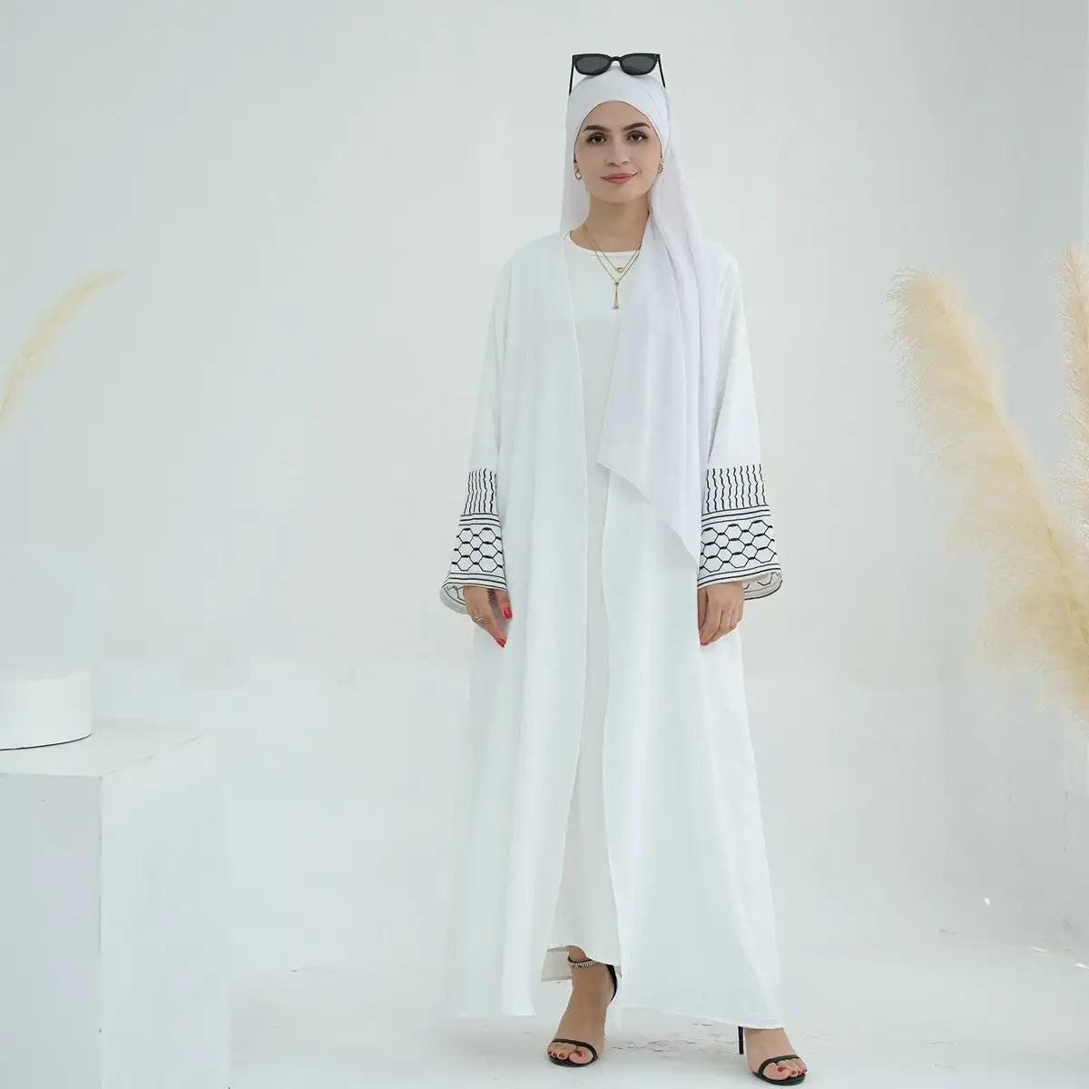 Elegant Muslim Women's Open Abaya Dress with Keffiyeh Embroidery Sleeves - Modest Islamic Fashion for Prayer, Mosque & Special Occasions