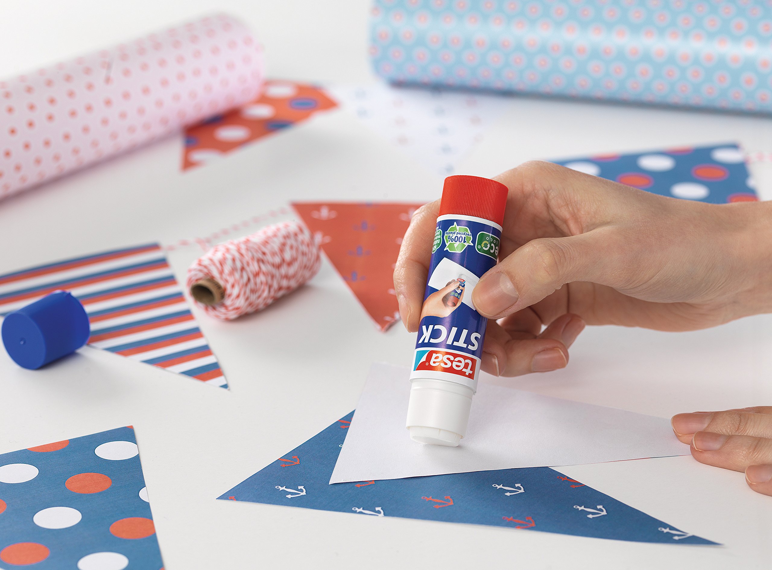 Tesa UK Tesa 40 G Glue Stick - Strong Adhesive for DIY, Crafts & Home Repairs - Perfect for Paper, Cardboard & Lightweight Materials