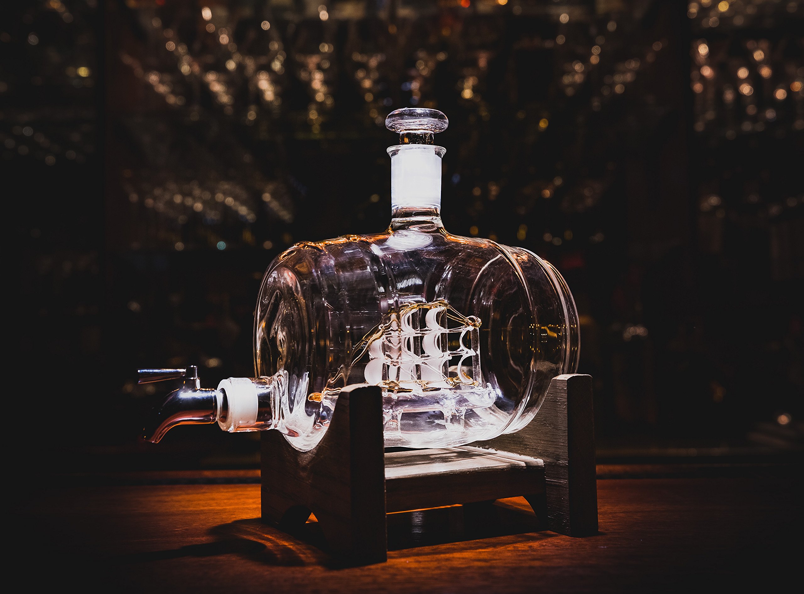 Bourbon Barrel Whiskey Decanter with Ship Design - 1000ml Glass Liquor Dispenser - Nautical Decor & Unique Gift for Men, Women, Whiskey Lovers - Perfect for Home Bar, Retirement Gifts, Sailing & Boating Enthusiasts (Tomoka Gold)