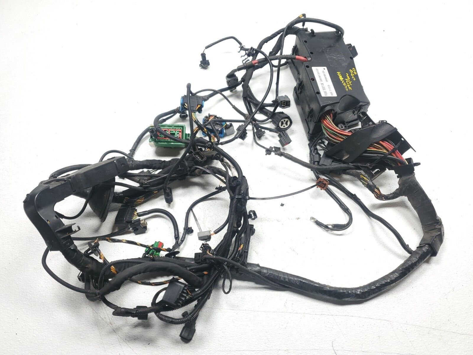 05-09 Volvo S40 2.4L Fuse Box & Wiring Harness OEM Replacement - Perfect for Electrical System Repairs & Maintenance