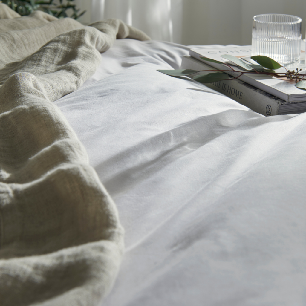 Smart Temperature Regulating Fitted Sheets - Cooling & Breathable Bedding for Hot Sleepers - Perfect for Summer Nights & Warm Climates