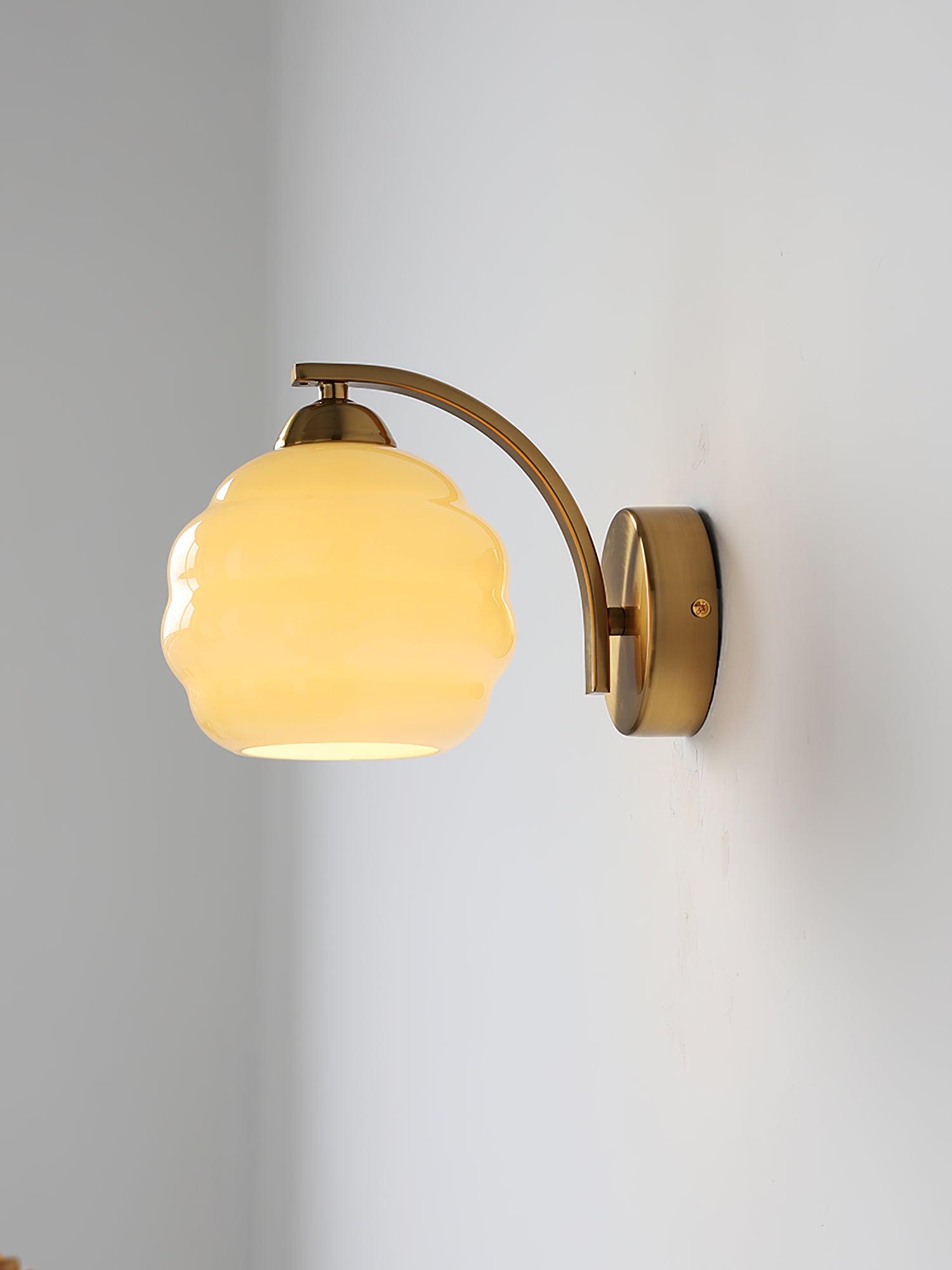 Vintage Art Deco Plug-in Wall Sconce - Brass Finish LED Wall Lamp for Bedroom, Living Room & Hallway Lighting