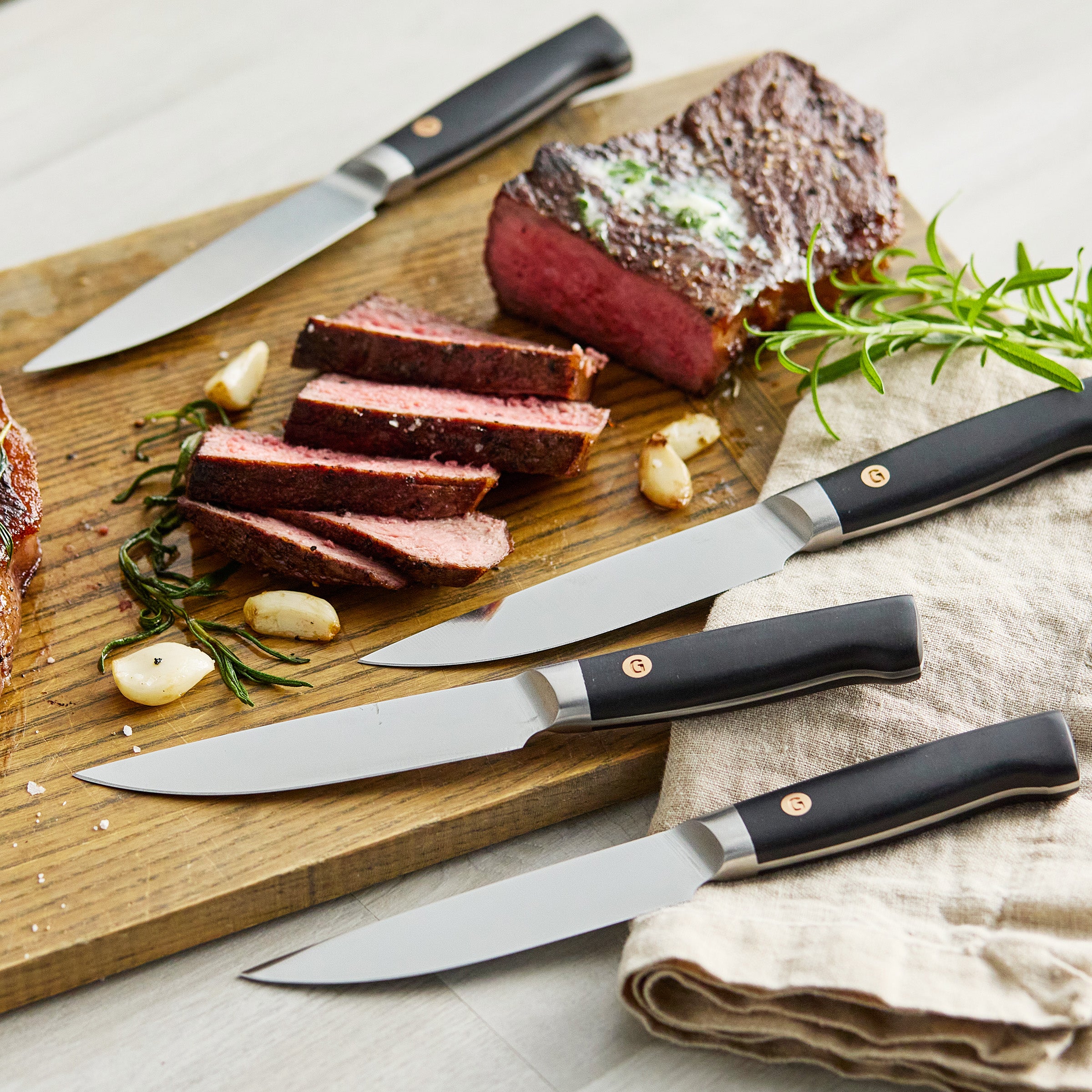 Premium 8-Piece Steak Knife Set by Elite Cutlery - Razor Sharp Serrated Blades, Ergonomic Handles - Perfect for Steak Dinners, BBQ Parties & Fine Dining