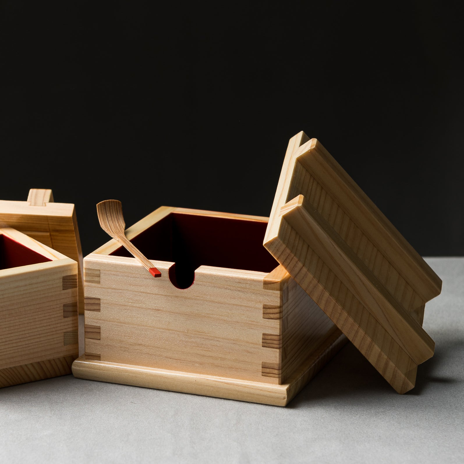 Premium Japanese Masu Wooden Condiment Container - Authentic Sushi Soy Sauce Dipping Bowl for Sushi, Sashimi & Japanese Cuisine - Perfect for Home Dining & Restaurant Use