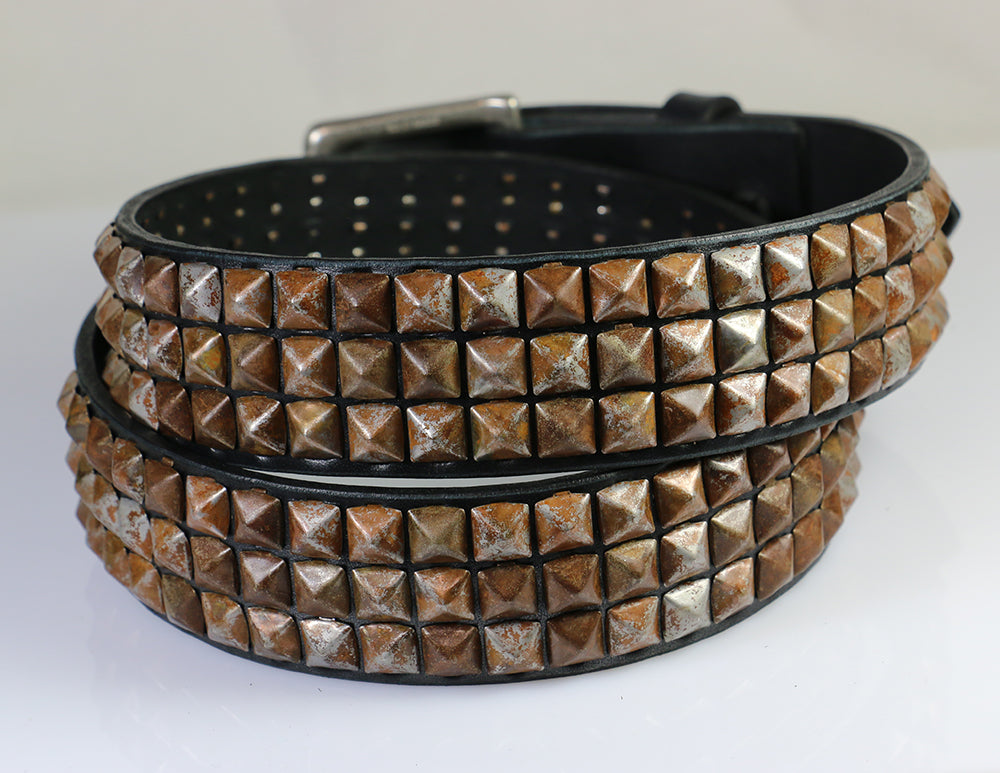 Vintage Rusty Pyramid Studded Leather Belt for Men & Women - Gothic Punk Fashion Accessory - Perfect for Rock Concerts, Halloween Costumes & Edgy Outfits